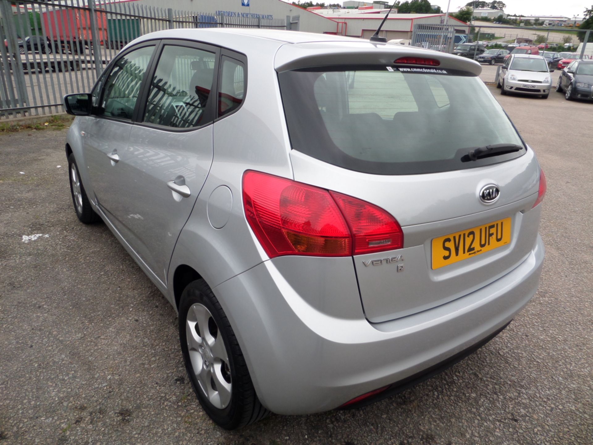 Kia Venga 2 - 1396cc 5 Door - Image 3 of 8