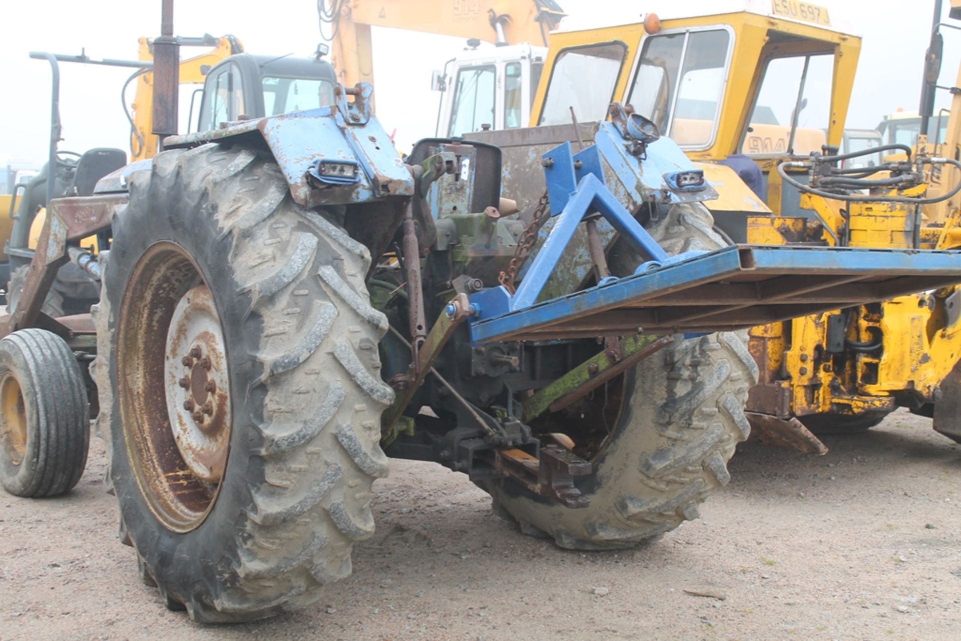 LEYLAND 384, , TRACTOR, LOADER & LOG SPLITTER, , PTO IN P/CABIN, , NO VAT, - Image 3 of 5