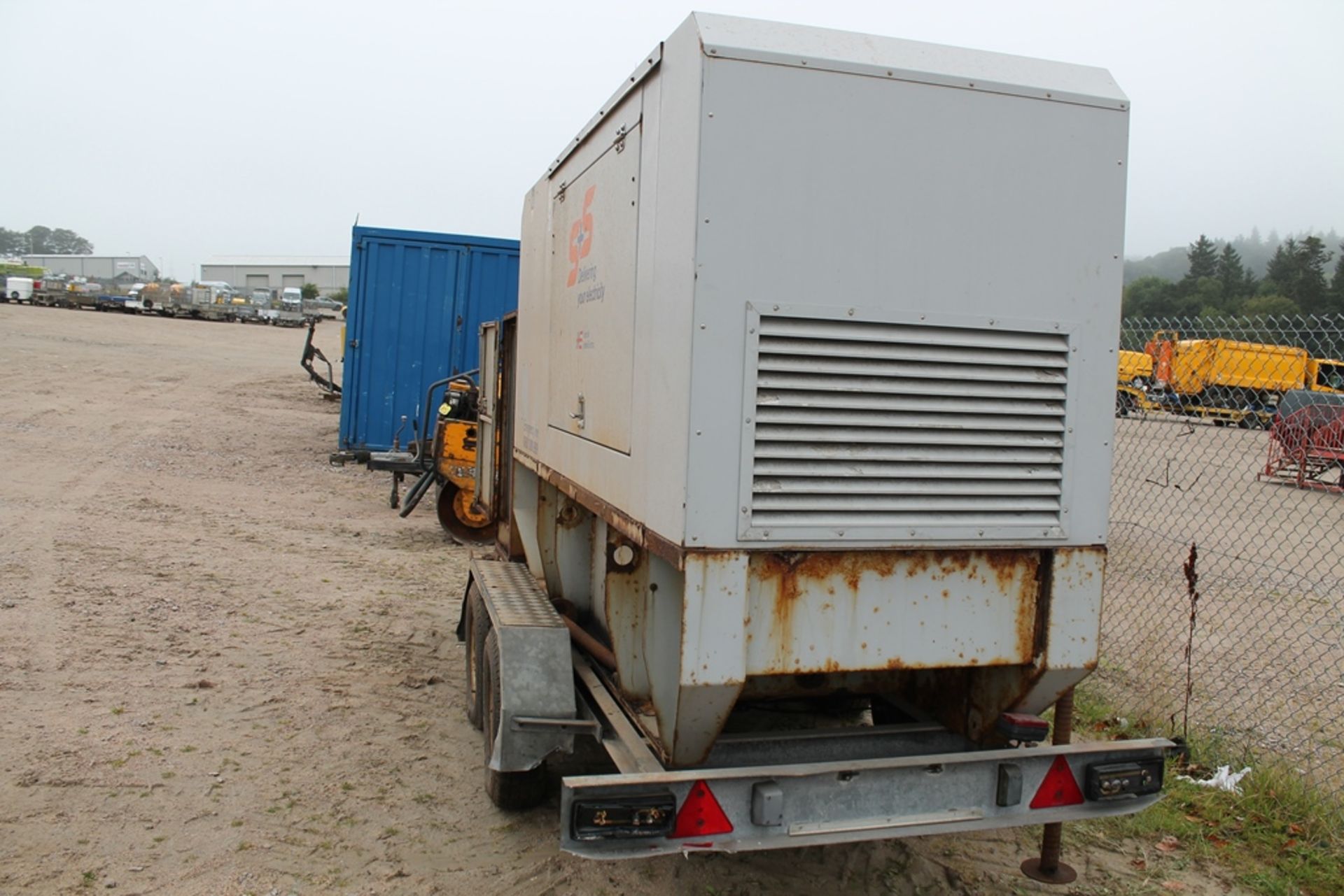 FG WILSON GENERATOR ON TWIN AXLE TRAILER - Image 3 of 7