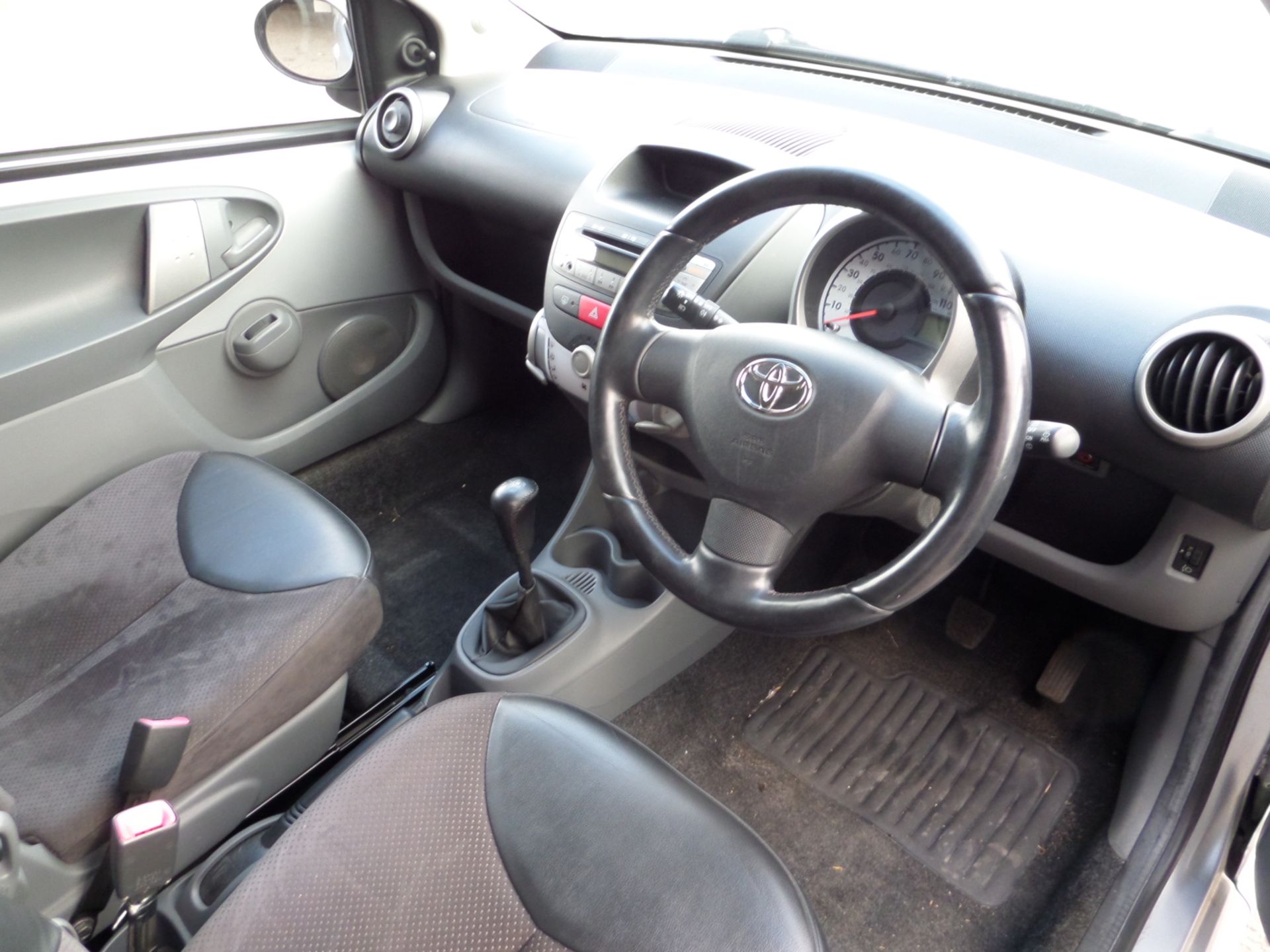 Toyota Aygo Platinum Vvt-i - 998cc 3 Door - Image 6 of 7