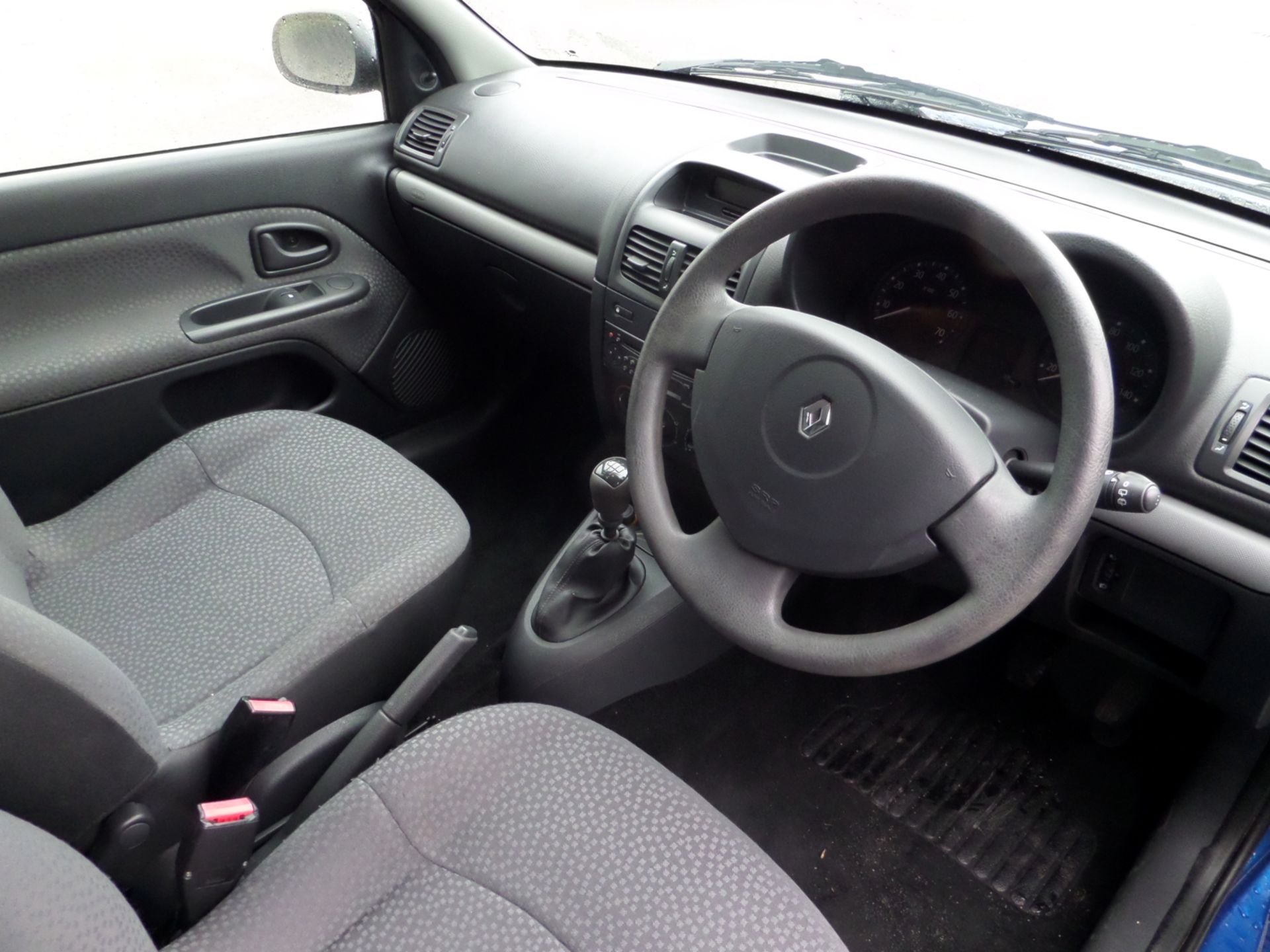 Renault Clio Campus 8v - 1149cc 3 Door - Image 6 of 7