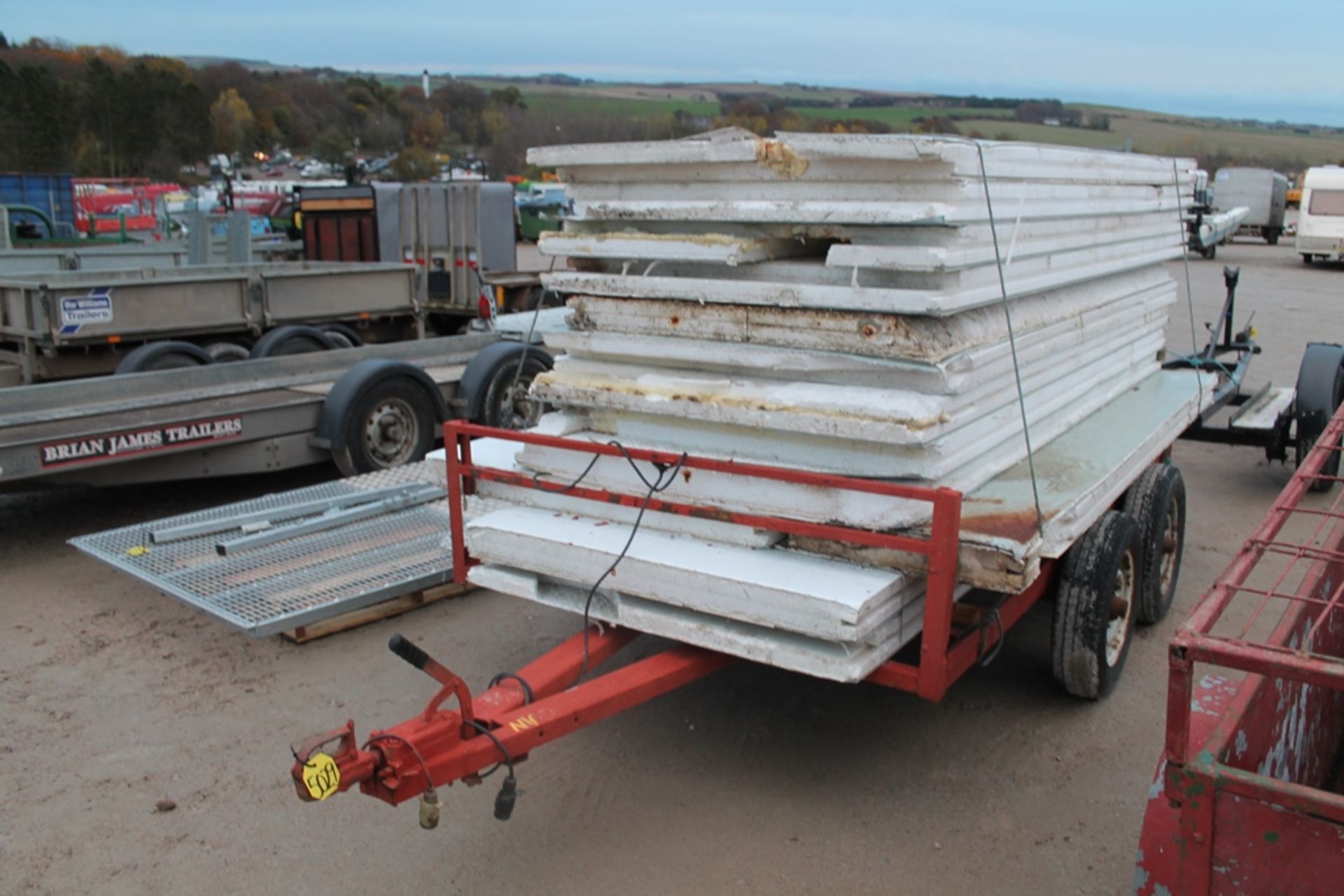 TWIN WHEEL TRAILER AND 12 SHEETS INSULATION