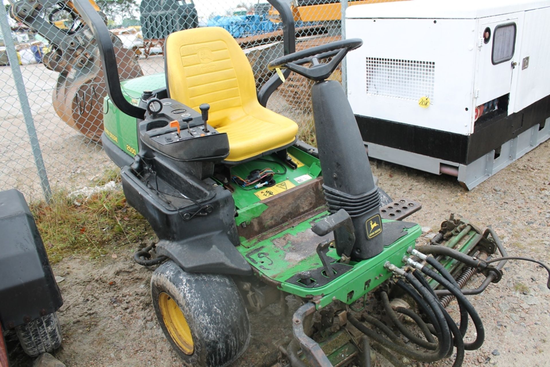 JOHN DEER 2500 MOWER KEY HERE - Image 2 of 2