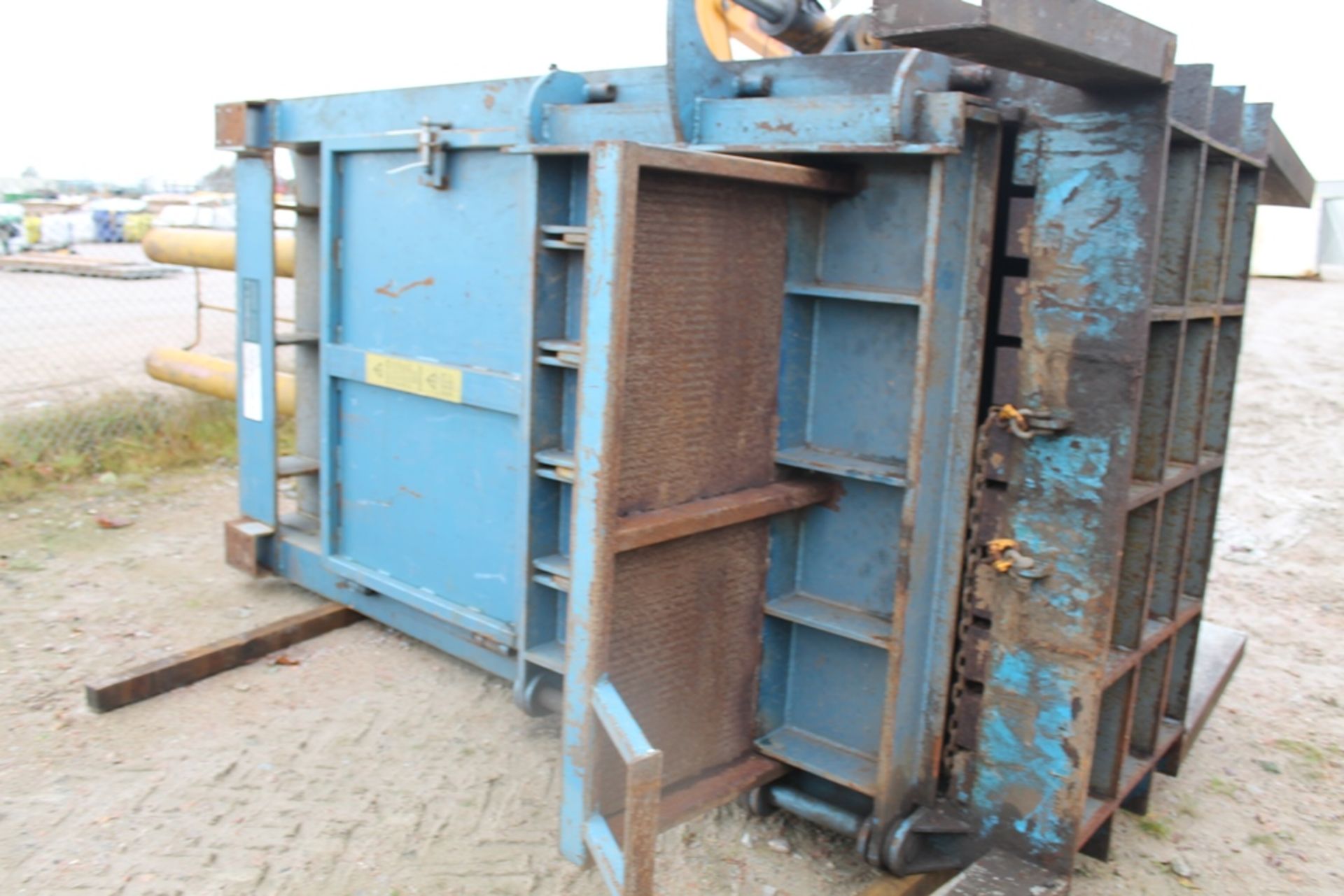 TYRE BALER AND PALLET - Image 2 of 3