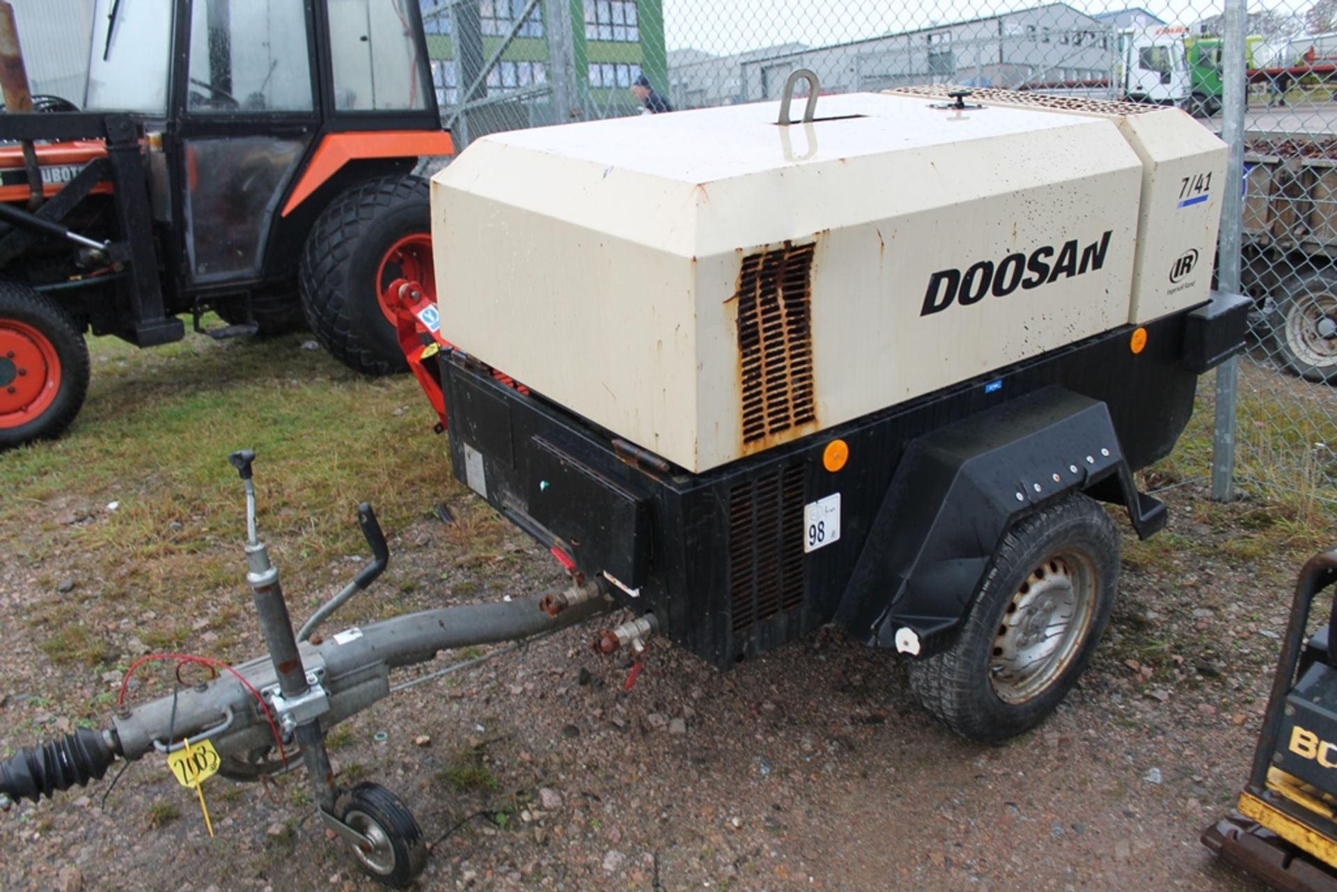 DOOSAN FAST TOW COMPRESSOR KEY IN P/CABIN - Image 2 of 3