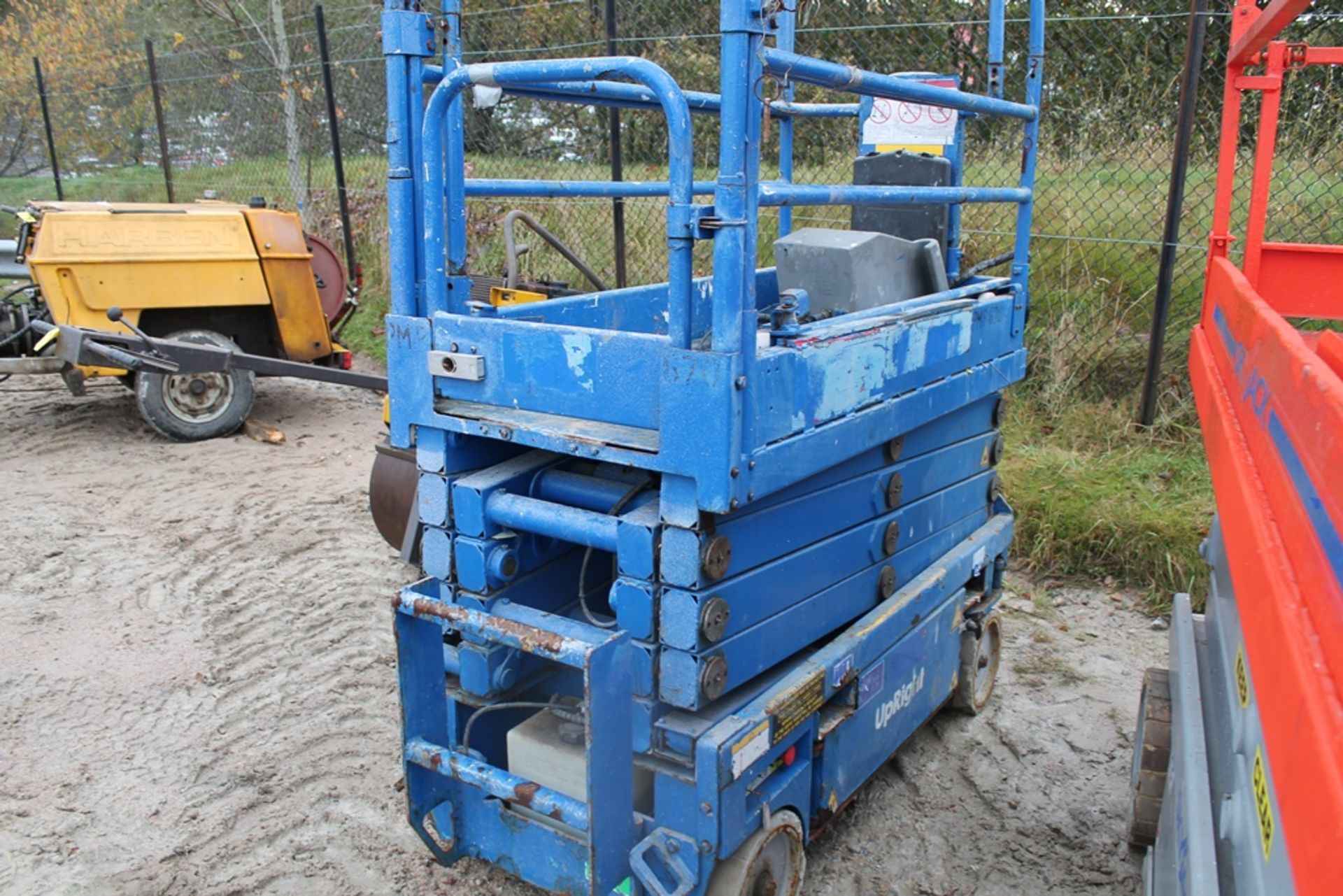 UPRIGHT MX19 18M ELEC SCISSOR PLATFORM YEAR 2007