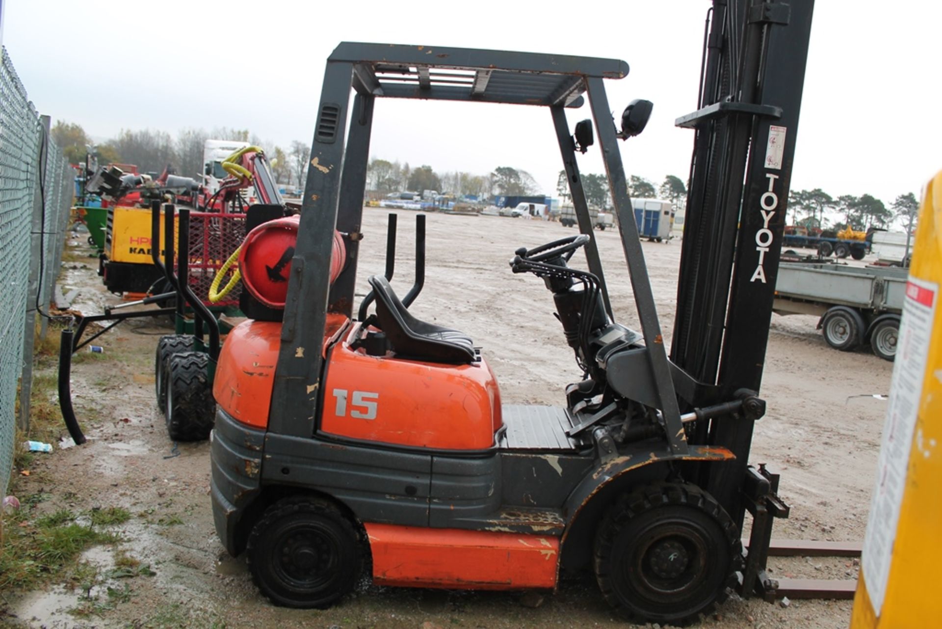 TOYOTA FORKLIFT - Image 3 of 4