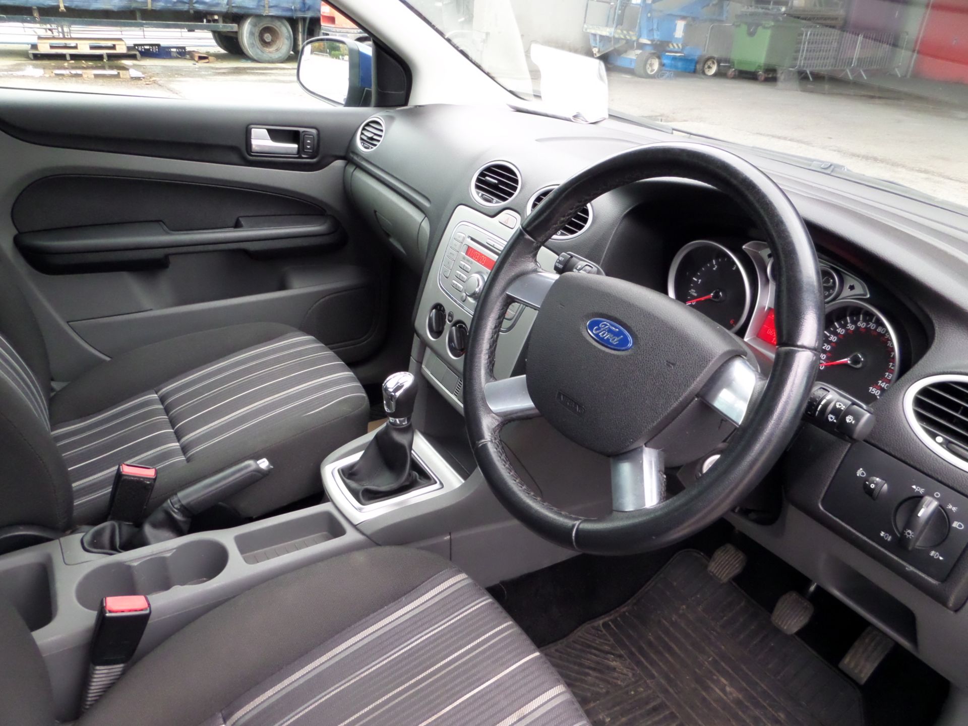 Ford Focus Style Td 115 - 1753cc 5 Door - Image 8 of 11