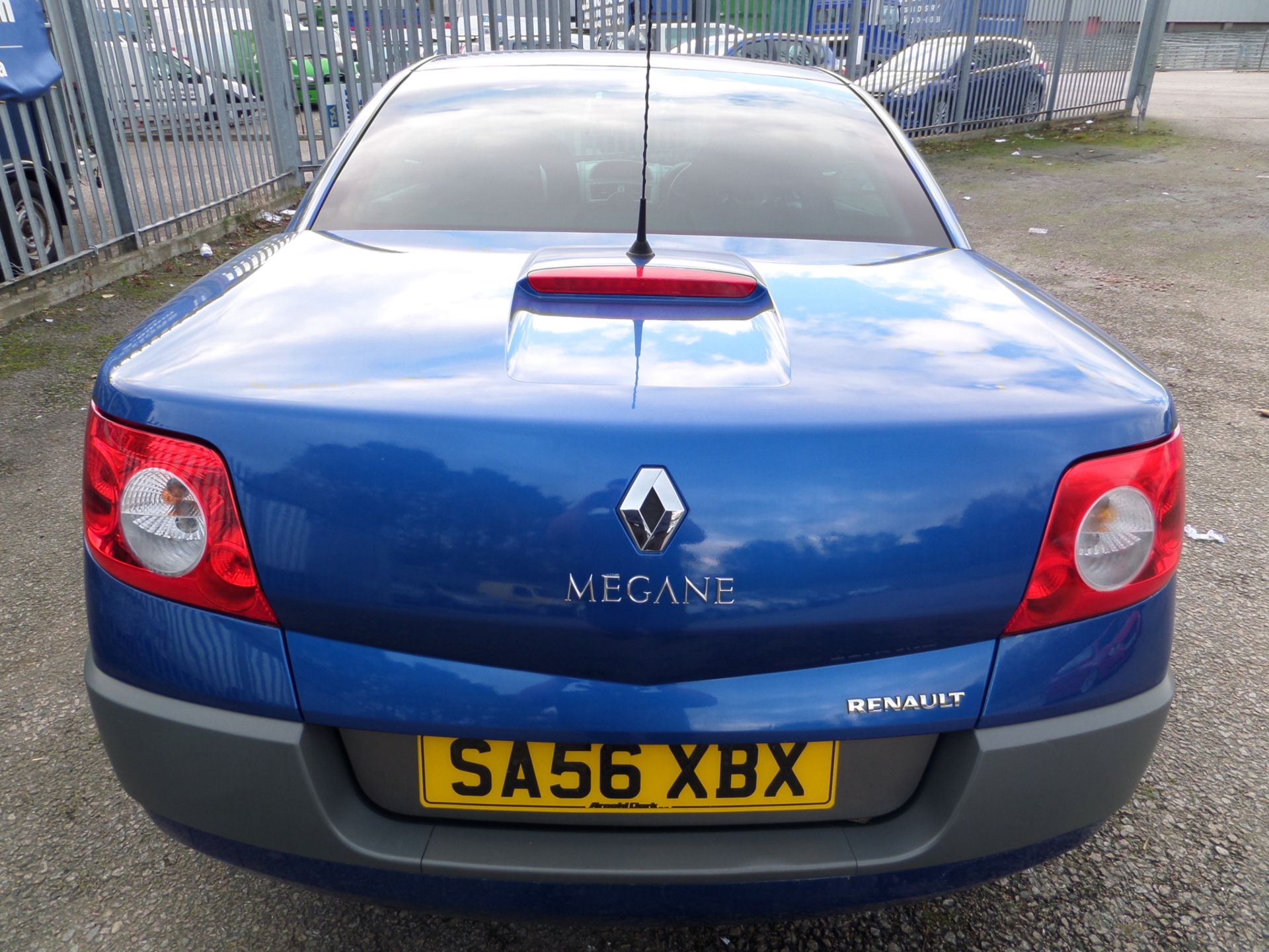 Renault Megane Dynamique T136 - 1998cc Convertible - Image 4 of 7