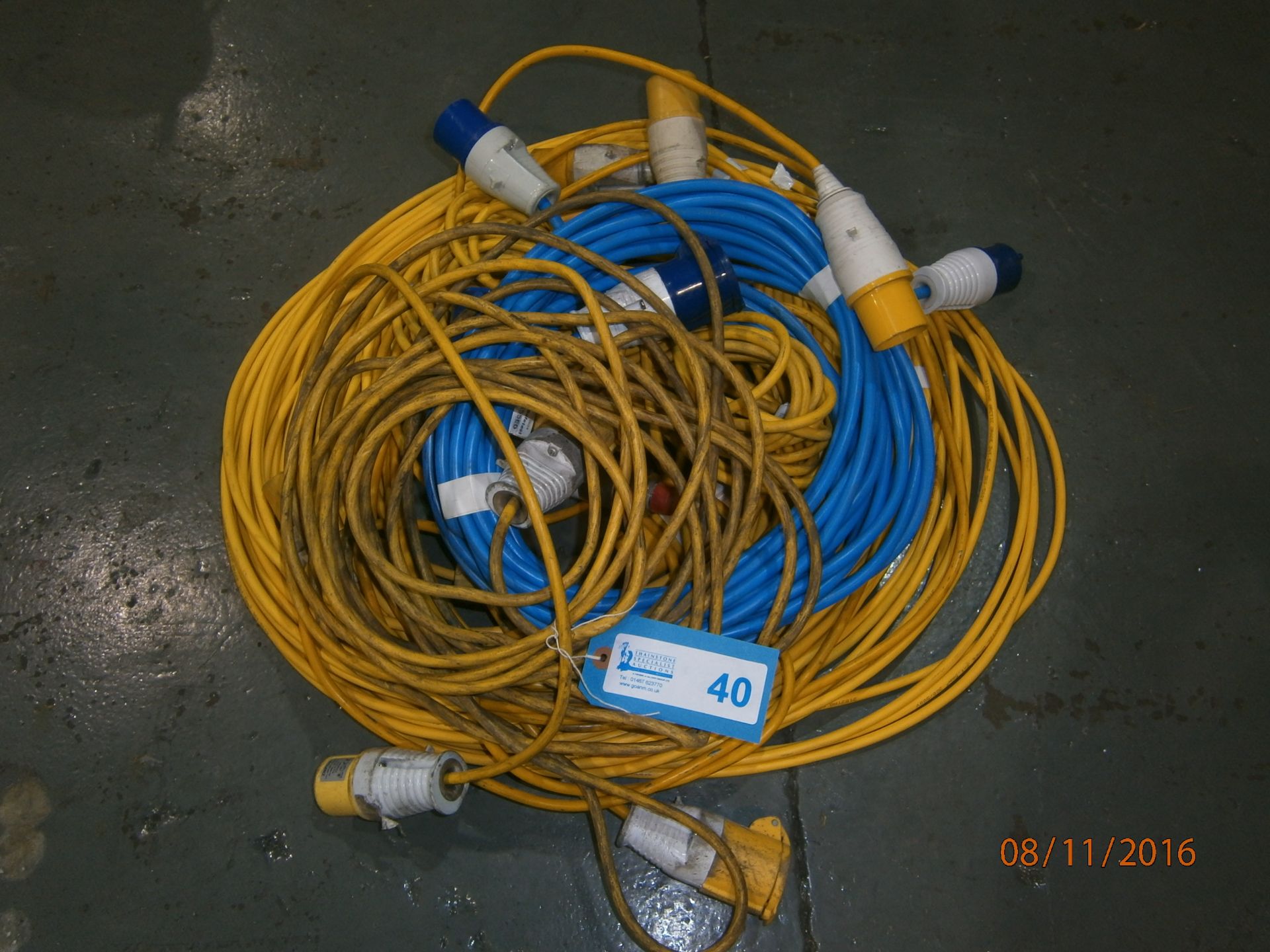 Quantity Various 110v Extension Cables