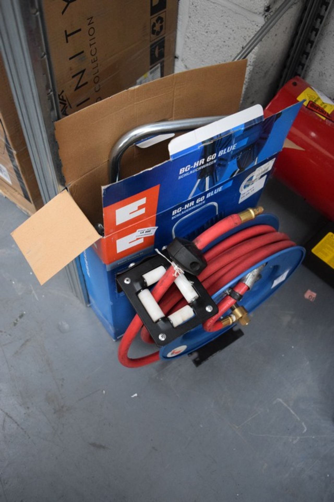 2 X ASSORTED BOXED AND UNBOXED HOSE REEL AND AIR HOSES