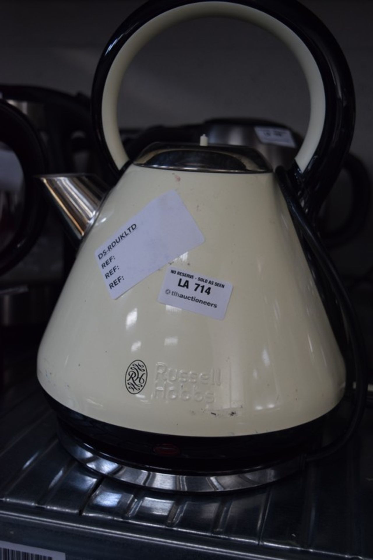 1 X UNBOXED RUSSELL HOBBS 1.5 LITRE CORDLESS JUG KETTLE IN CREAM