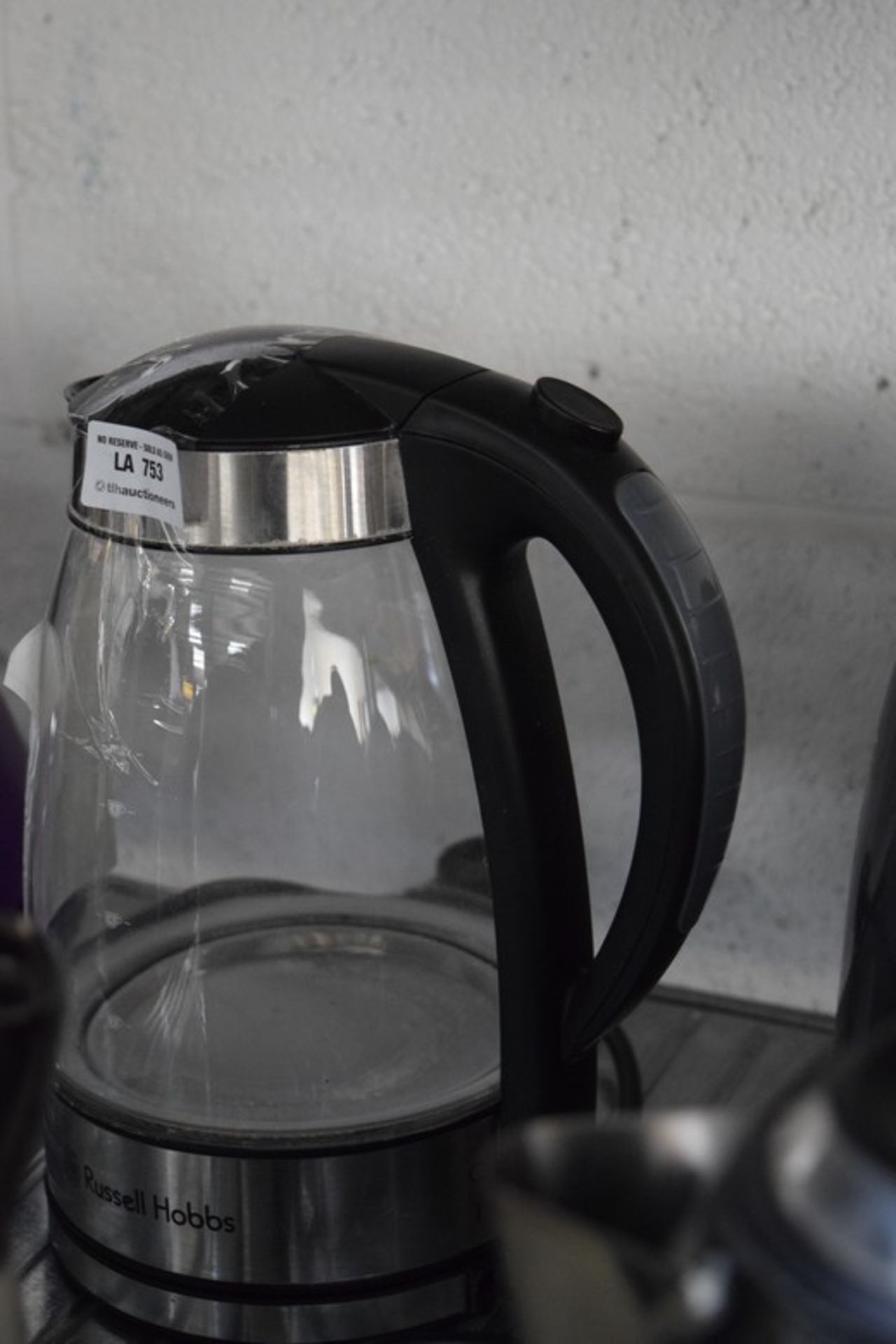 1 X RUSSELL HOBBS 1.5 LITRE CORDLESS JUG KETTLE IN STAINLESS STEEL AND GLASS
