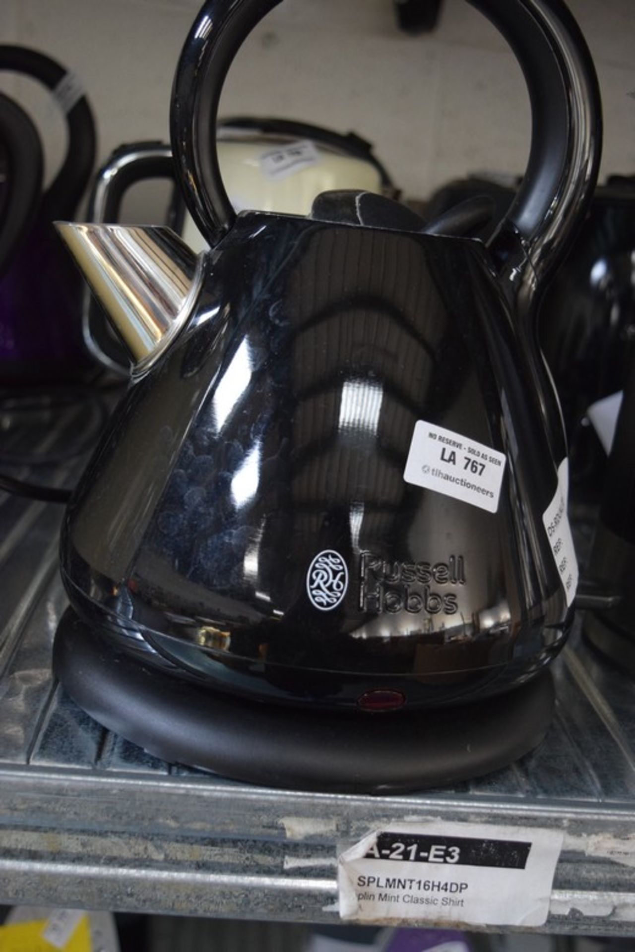 1 X RUSSELL HOBBS 1.5 LITRE CORDLESS JUG KETTLE IN BLACK