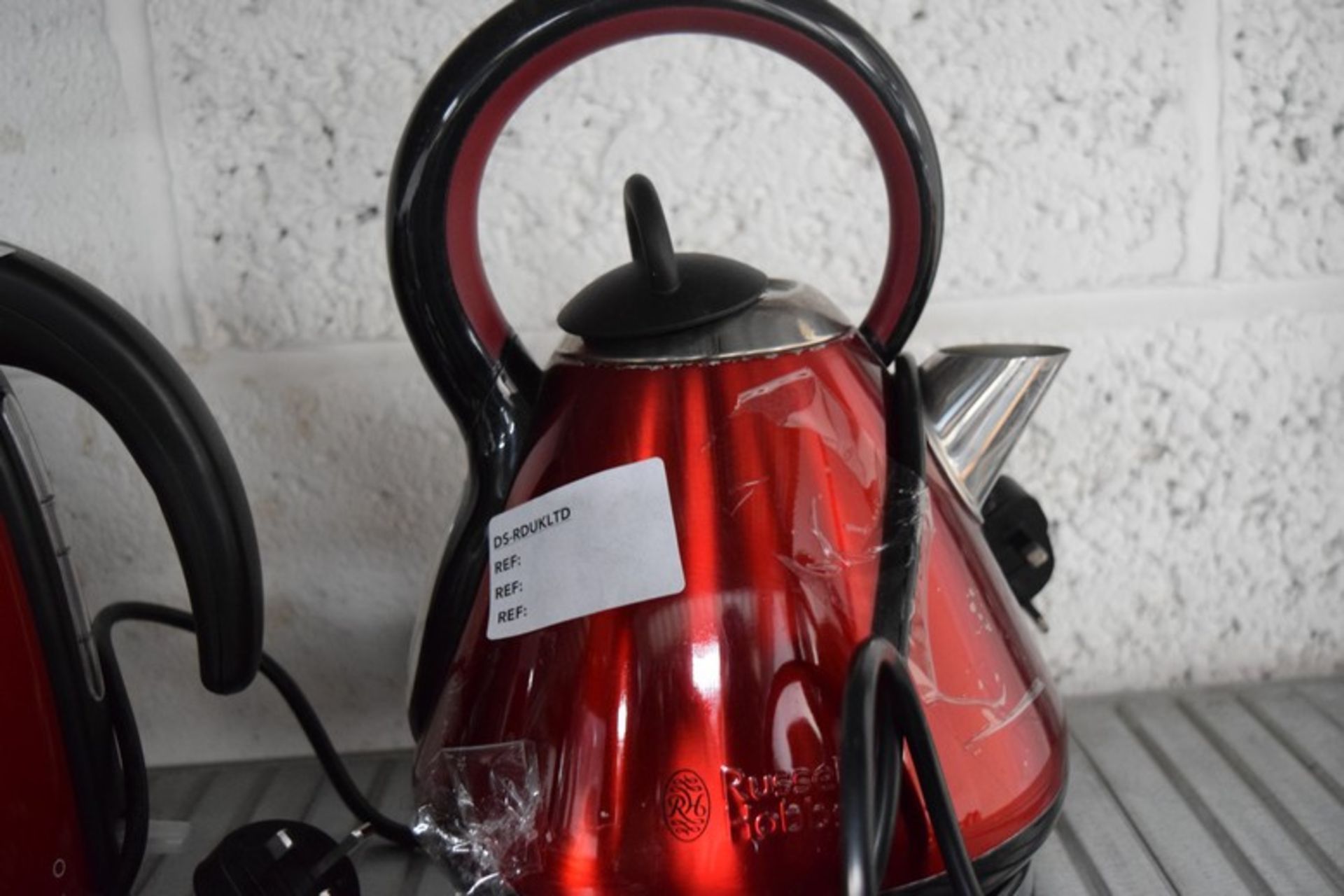 1 X UNBOXED RUSSELL HOBBS 1.5 LITRE CORDLESS JUG KETTLE IN RED