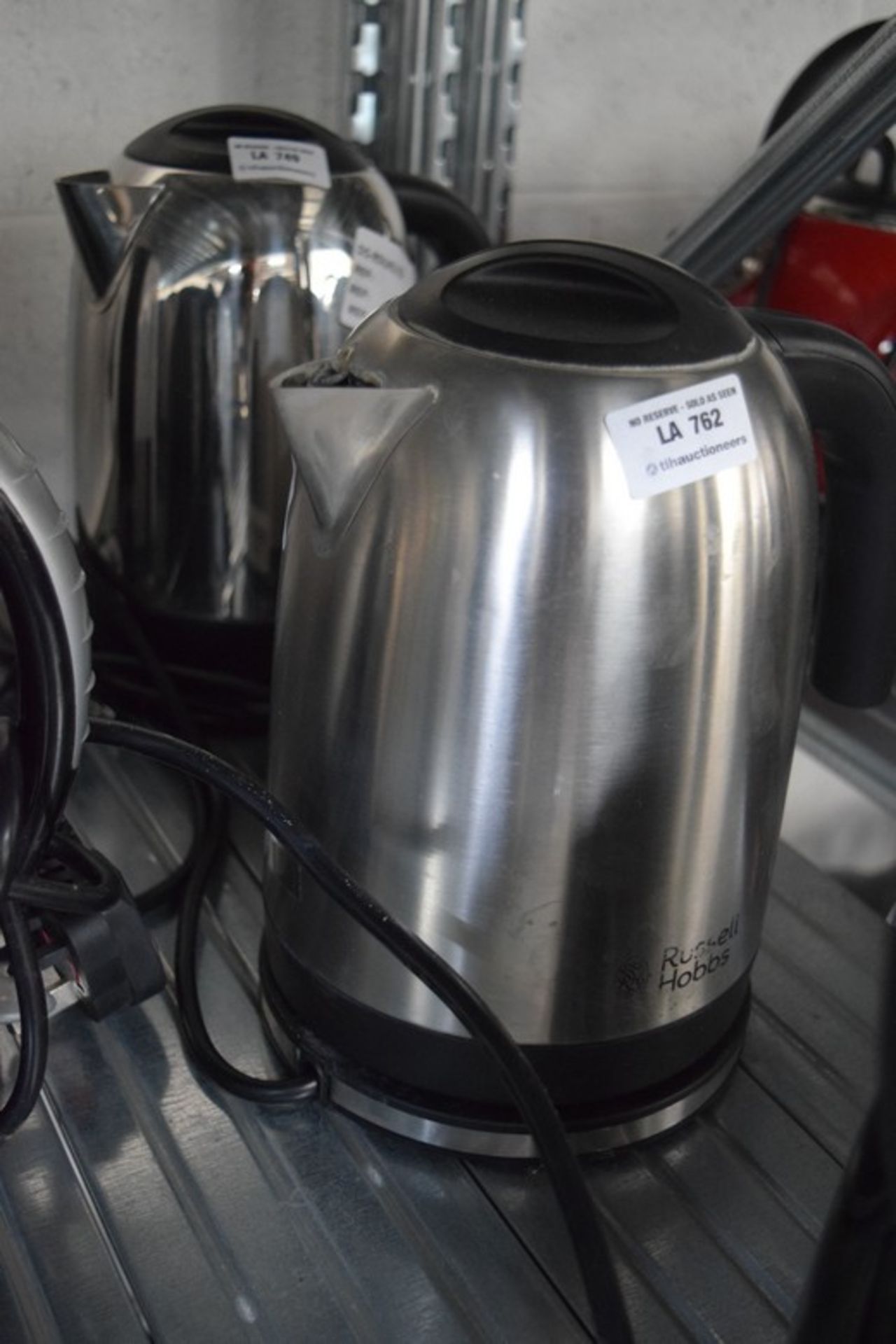 1 X RUSSELL HOBBS 1.5 LITRE CORDLESS JUG KETTLE IN STAINLESS STEEL