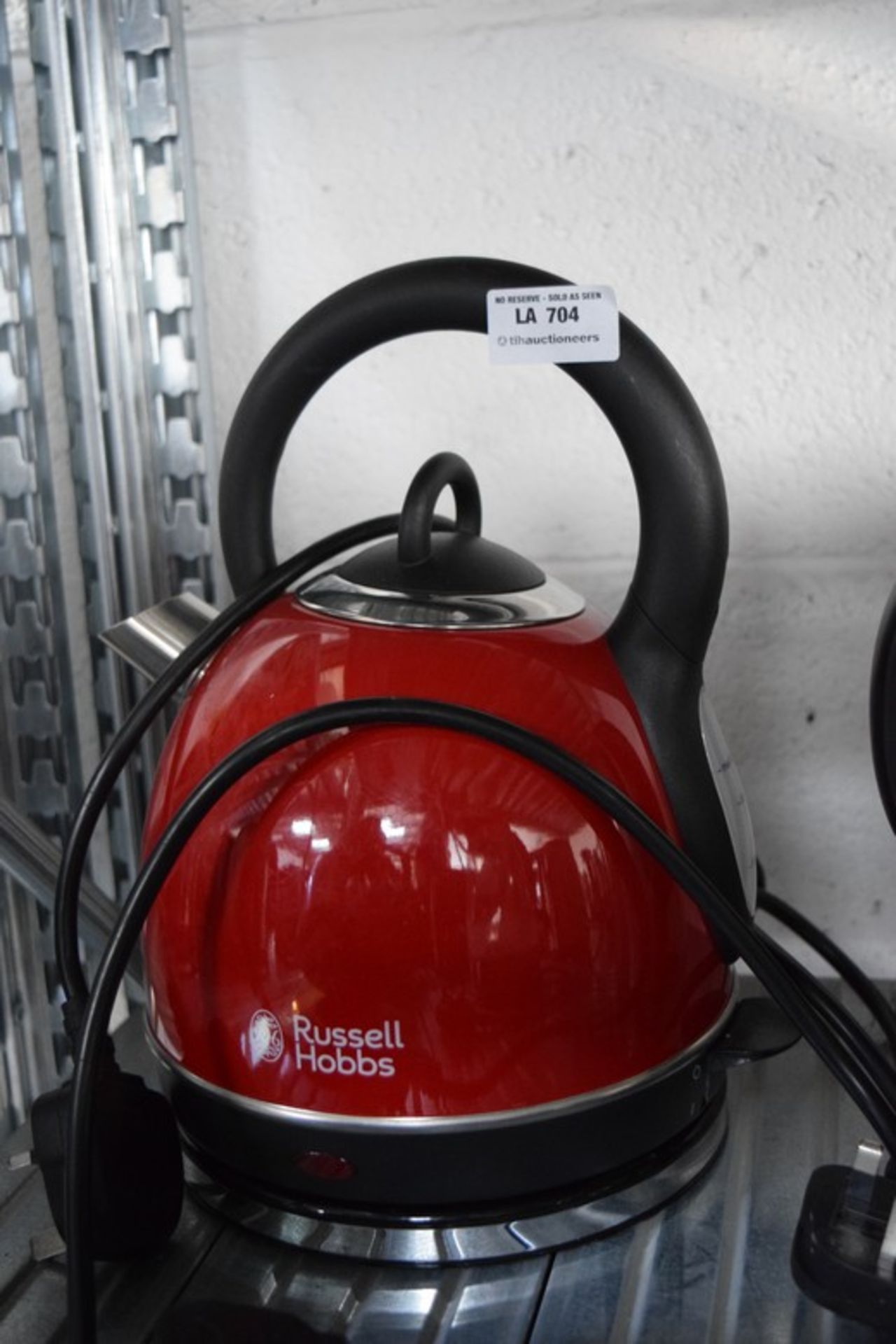 1 X UNBOXED RUSSELL HOBBS 1.5 LITRE CORDLESS JUG KETTLE IN RED