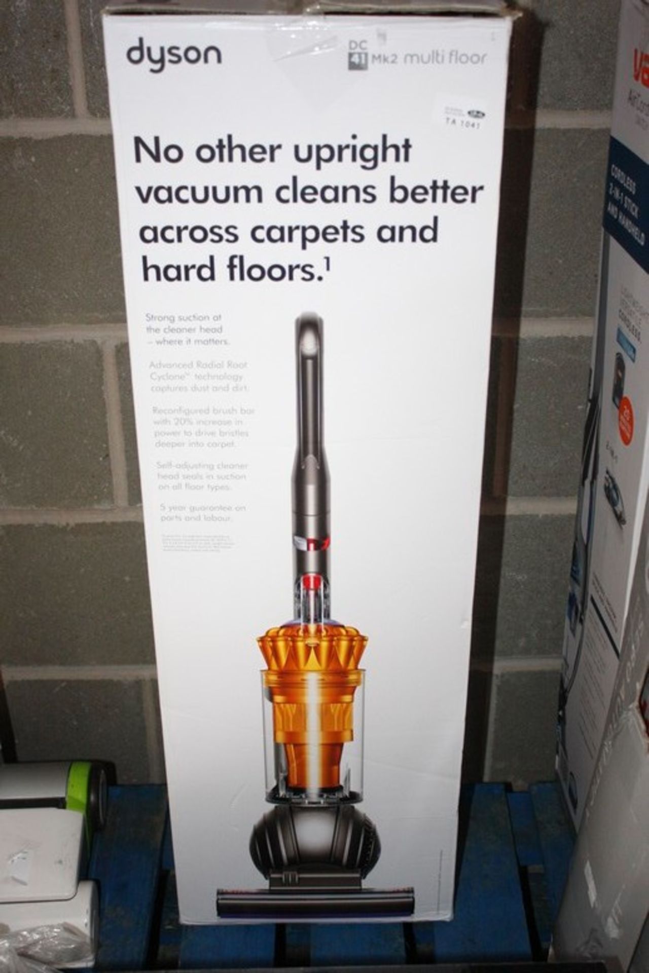 1X BOXED DYSON DC41 MK2 MULTI FLOOR VACUUM CLEANER RRP £300 (BL643669)