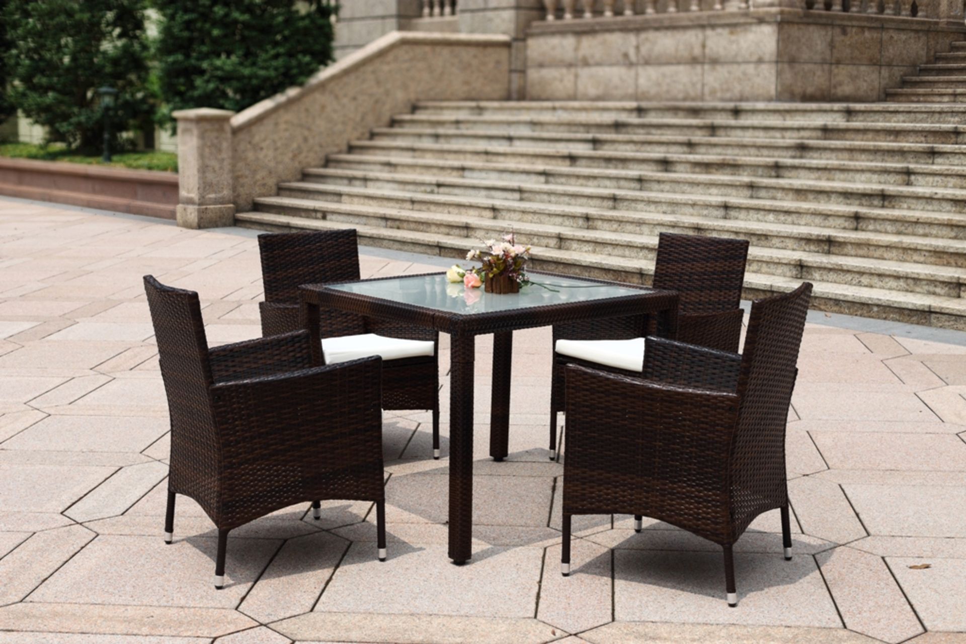 BRAND NEW BOXED LUXURIOUS 5 PIECE RATTAN GARDEN/CONSERVATORY FURNITURE SET. TO INCLUDE FOUR CHAIRS