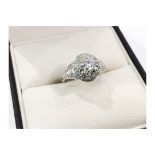 18ct WHITE GOLD LADIES DIAMOND RING, DIAMOND SET WITH A SINGLE CENTER STONE SURROUNDED BY