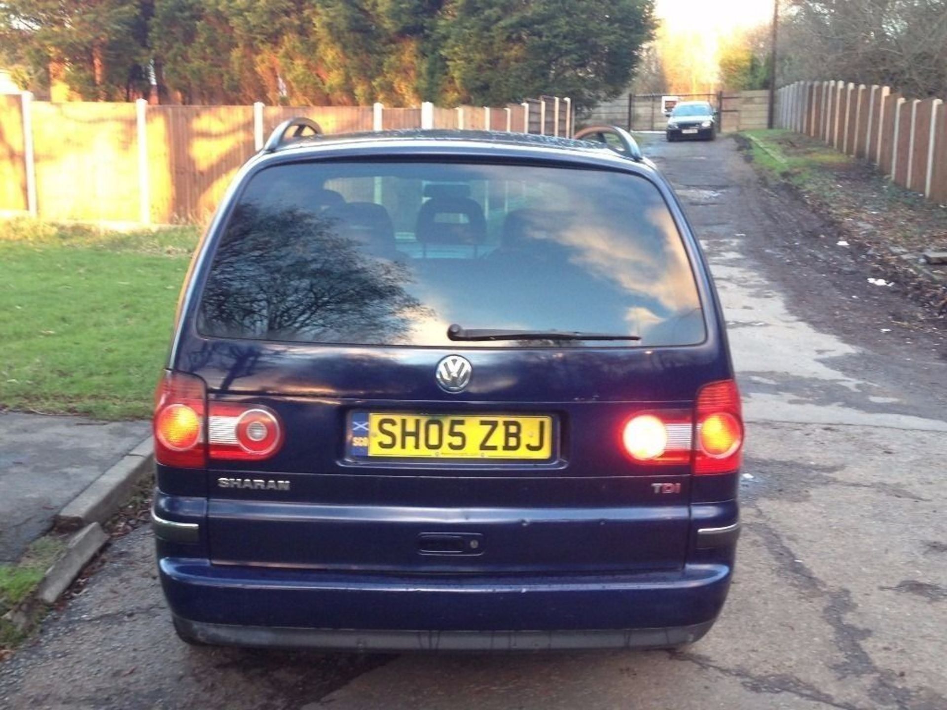 VOLKSWAGEN SHARAN MPV, REG NUMBER - SHO5ZBJ, 1-9LTR, DIESEL, MANUAL, YEAR OF FIRST REG - 17/05/05, 4 - Image 3 of 5