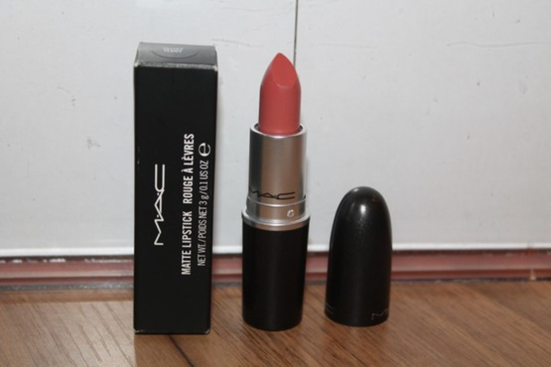 BOXED BRAND NEW MAC MATTE LIPSTICK VELVET TEDDY (DS-SALVAGE)