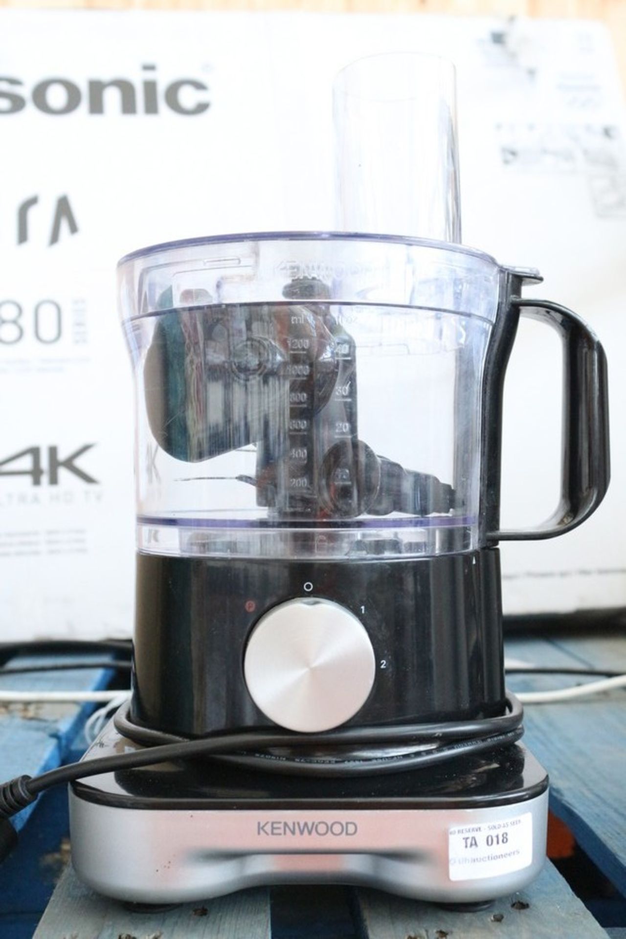 1X KENWOOD BLENDER RRP £60 (DS-DEL)