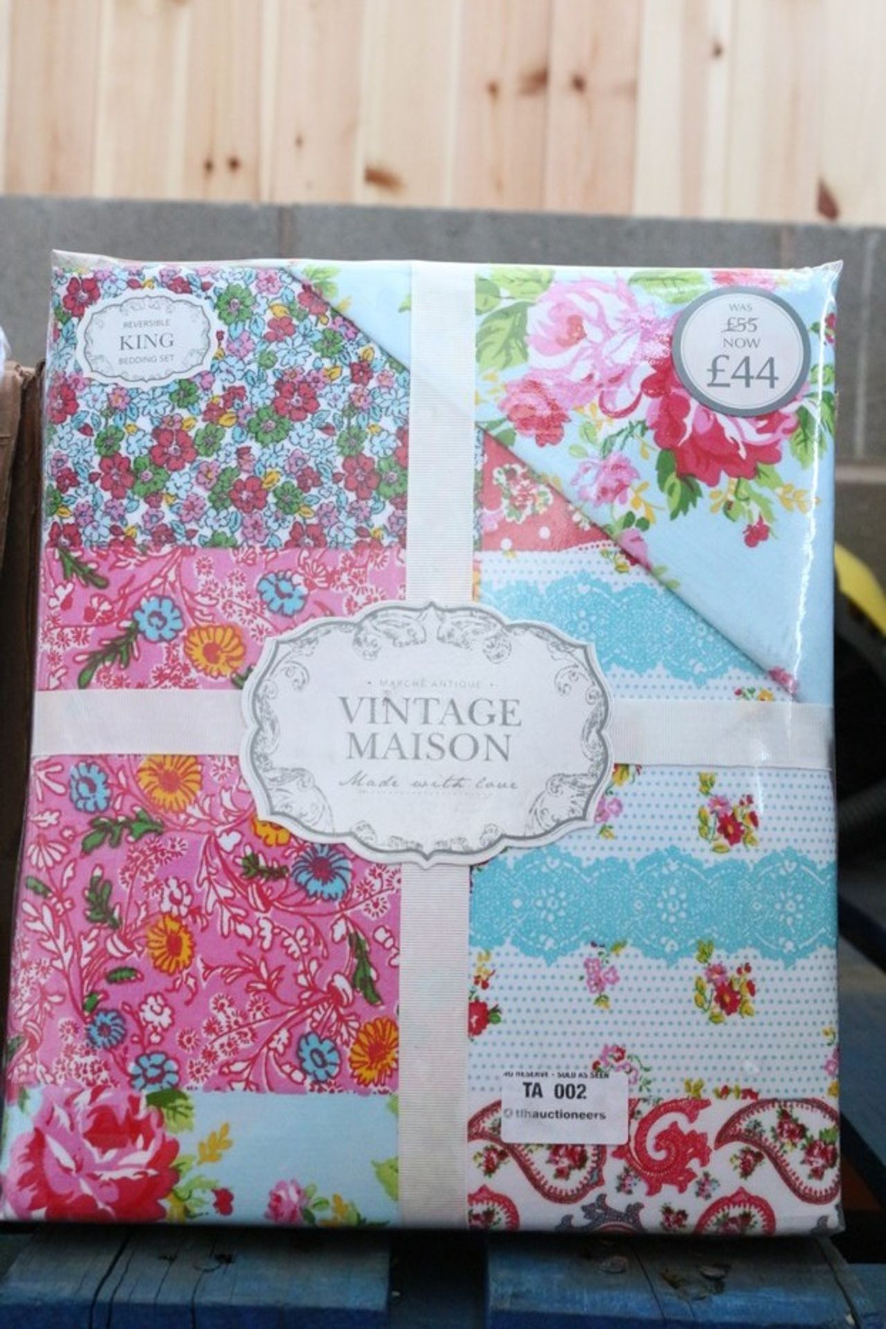 1X LOT TO CONTAIN 3 BAGGED BRAND NEW VINTAGE MAISON REVERSIBLE KING SIZE BEDDING SETS RRP £44