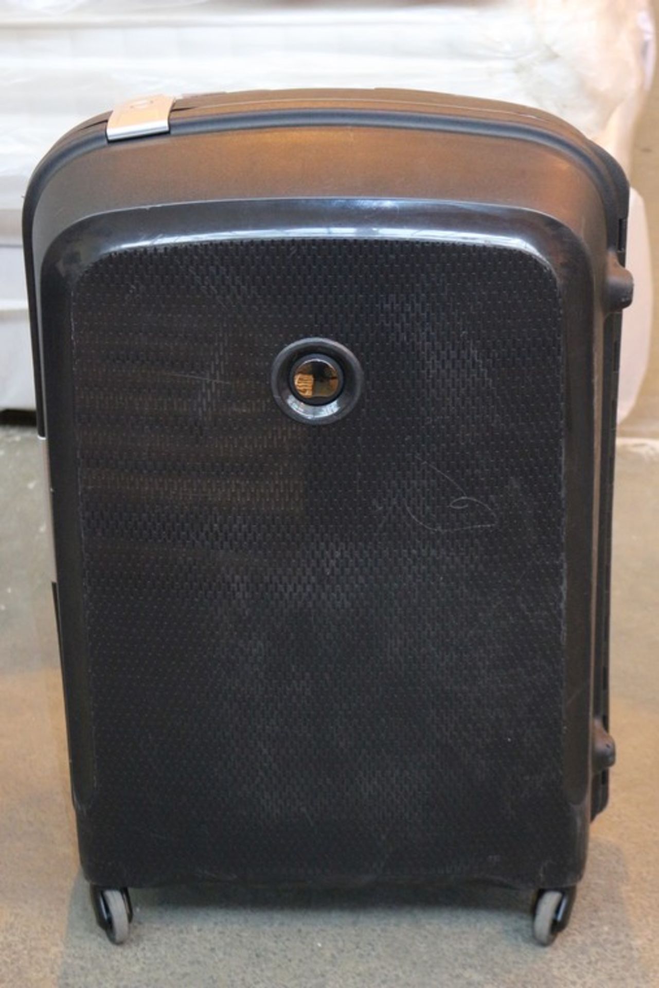 1 x DELSEY 4 WHEELED 360 DEGREE HARD SHELL TROLLEY LUGGAGE SUITCASE RRP £130 *PLEASE NOTE THAT THE