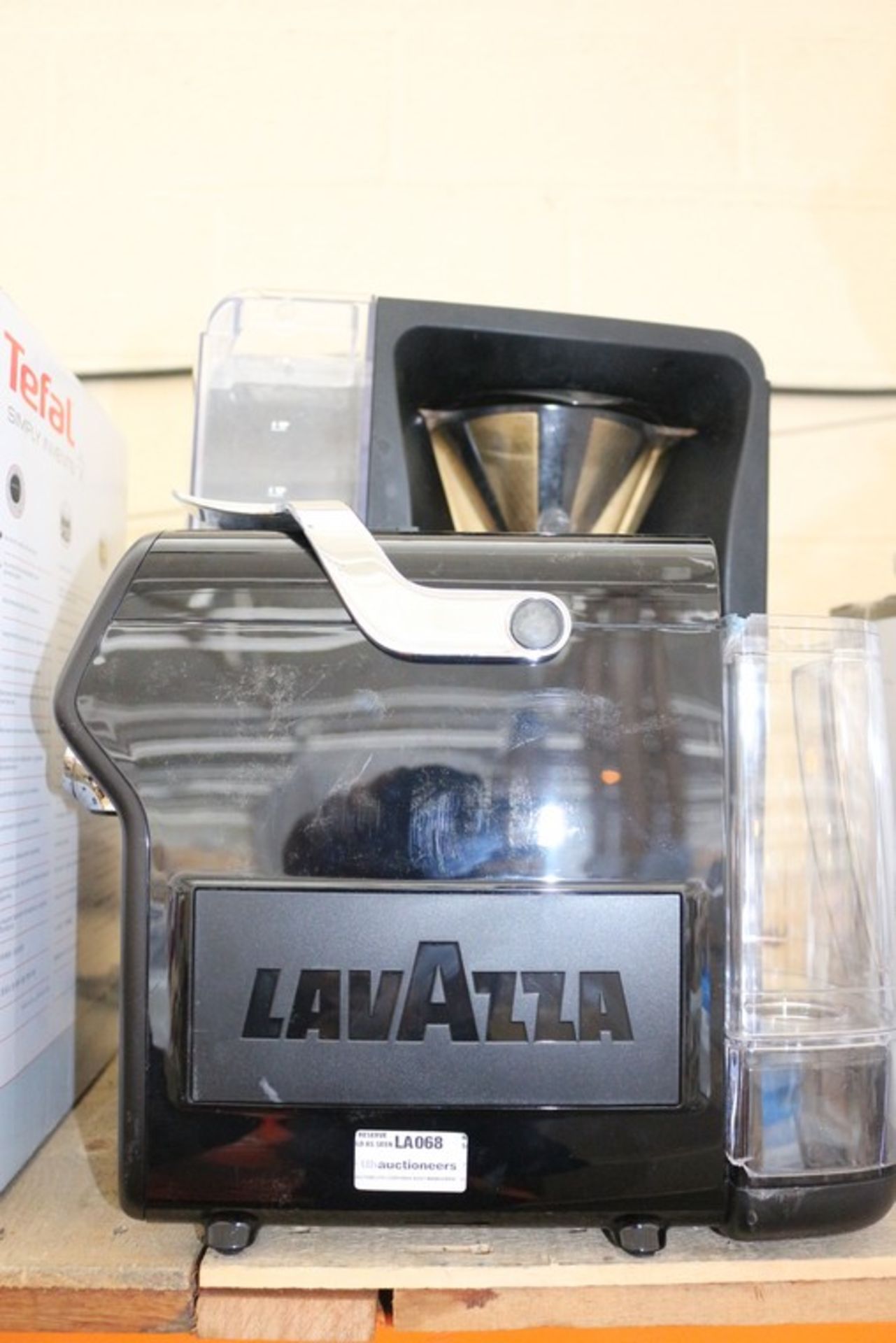 2 x ASSORTED LAVAZZA AMODO MIO CAPPUCCINO COFFEE MAKERS AND BODUM FILTER COFFEE MAKERS *PLEASE