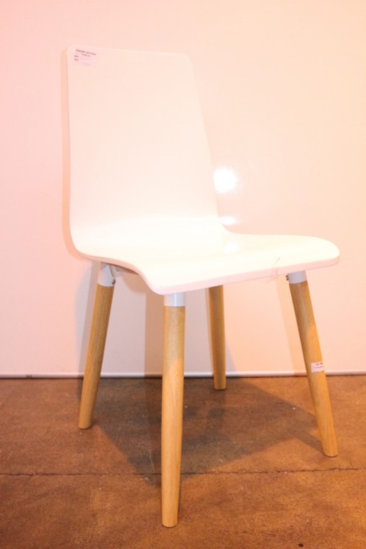 1 x SOLID WHITE WOODEN AND LIGHT OAK DESIGNER DINING CHAIR (24192) RRP £60 *PLEASE NOTE THAT THE BID