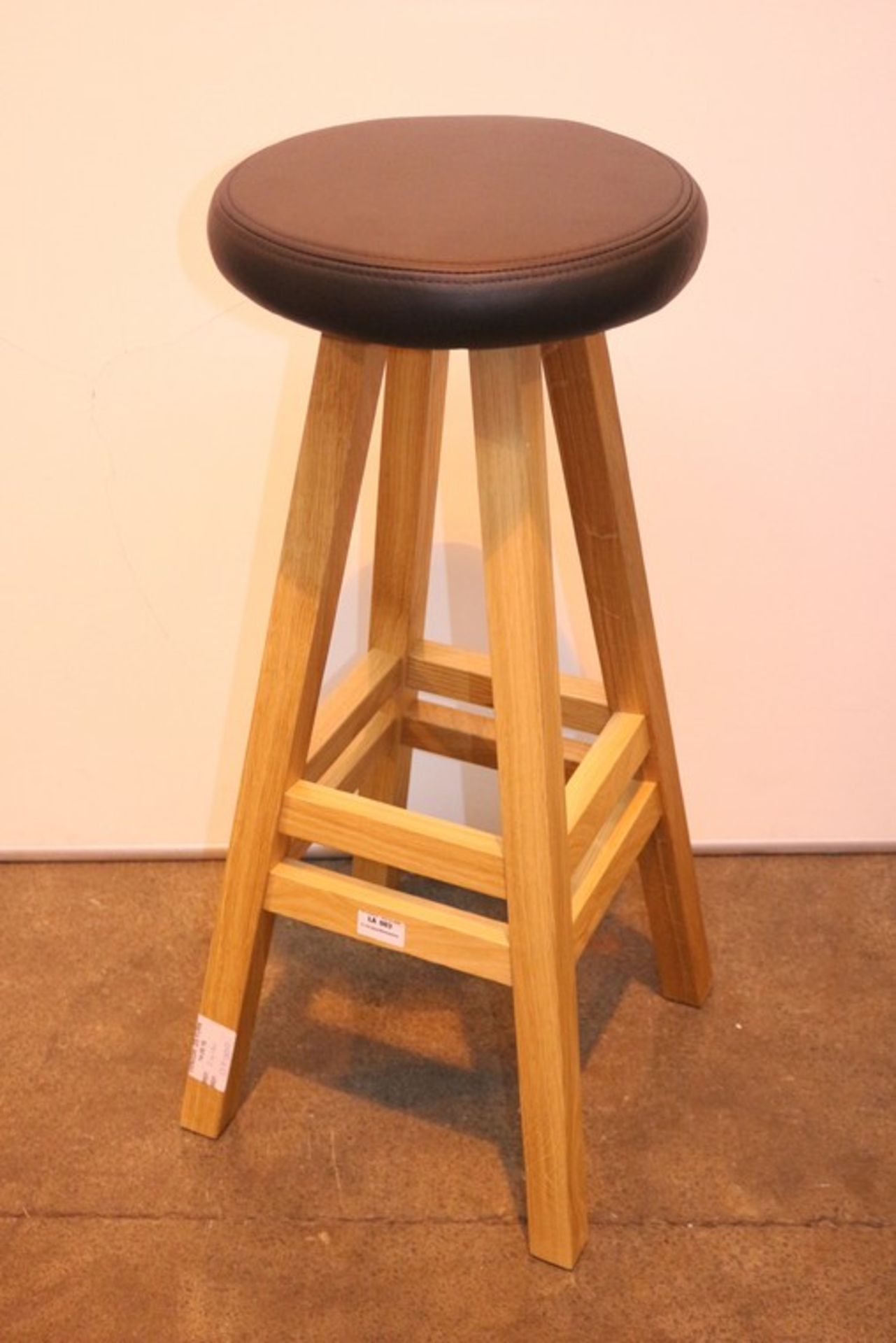 1 x BOXED MATTHEW HILTON CASE FILE OKI-NAMI TALL NATURAL BAR STOOL WITH LEATHER TOP (24191) RRP £200