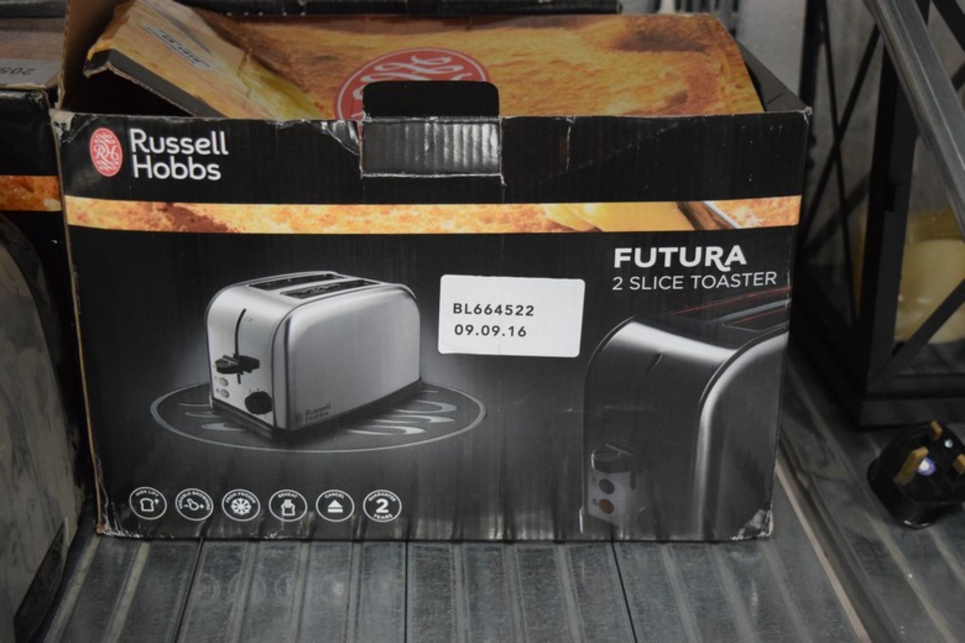 1 X BOXED RUSSELL HOBBS 2 SLICE TOASTER RRP £40 (12.08.16)