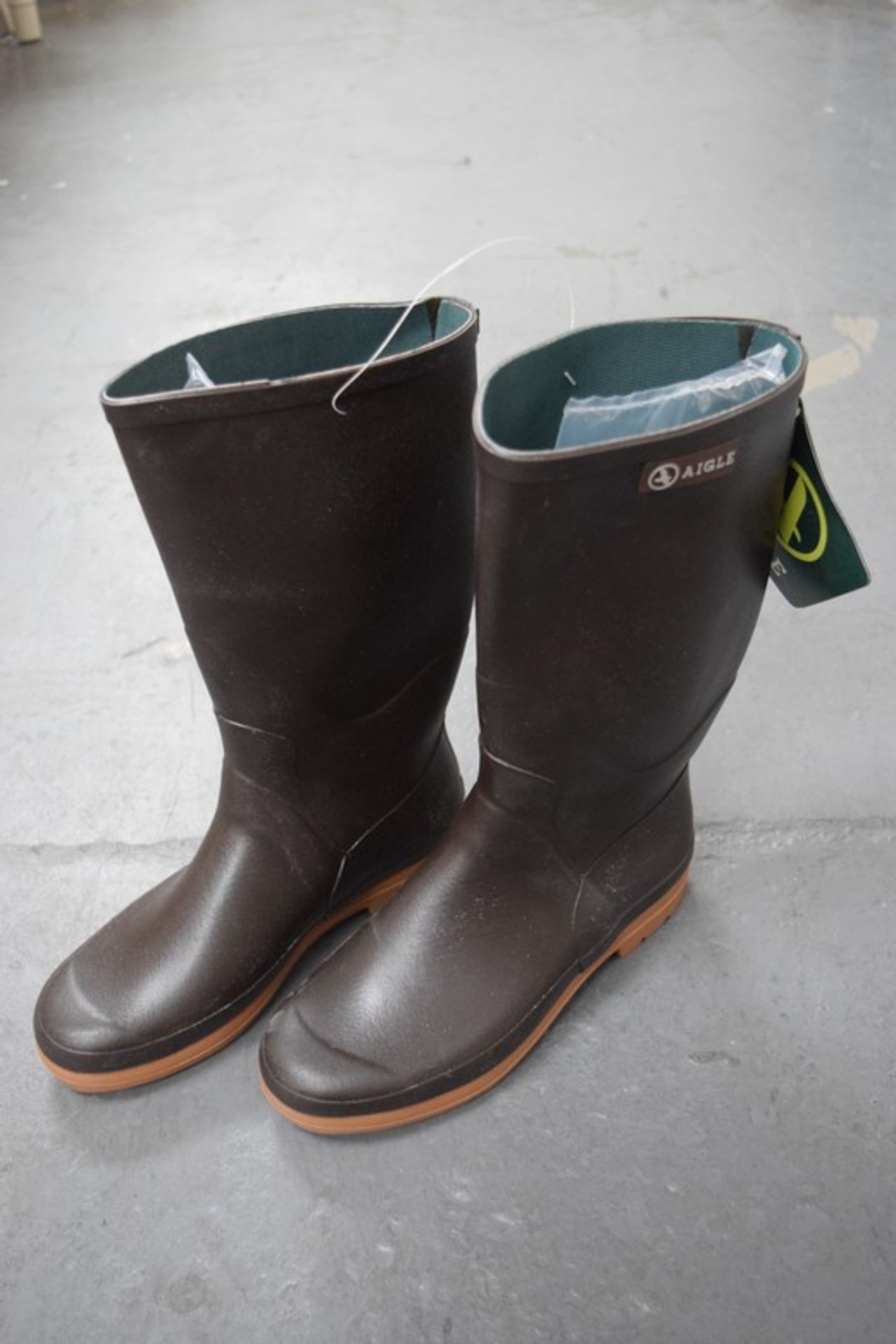 1 X PAIR AIGLE WELLINGTON BOOTS IN BROWN SIZE 40 RRP £100