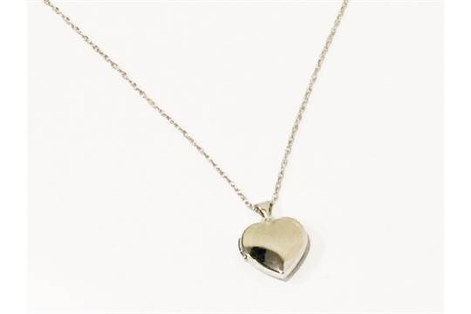 BRAND NEW 9CT WHITE GOLD HEART PENDENT, SET WITH A 9CT WHITE GOLD CHIAN. RRP-£174.99 (SBW)