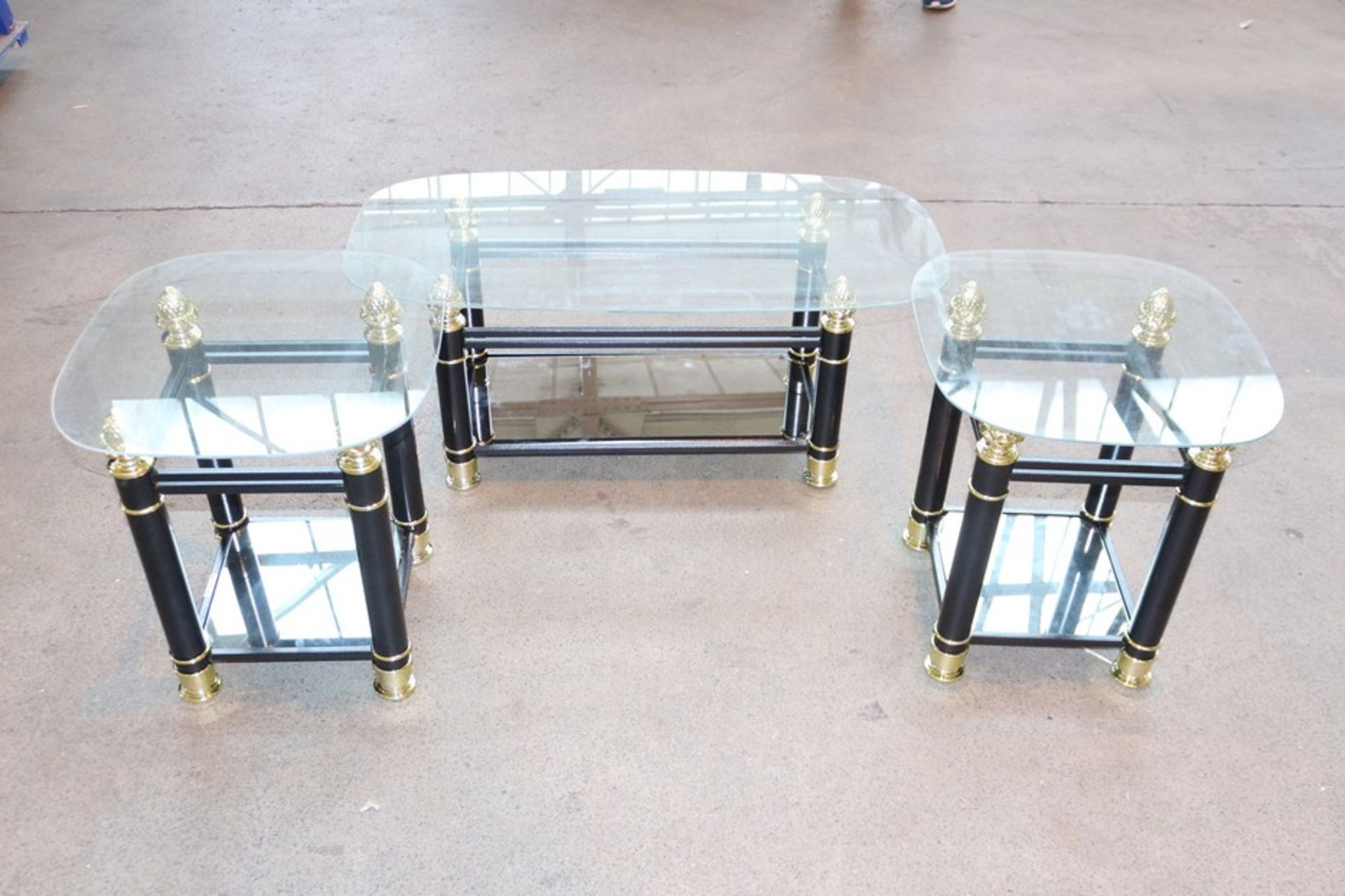 1x BOXED BRAND NEW MODERN DESIGNED NEST OF 3X TABLES IN BLACK/GOLD & GLASS RRP £129 (TW-IF)