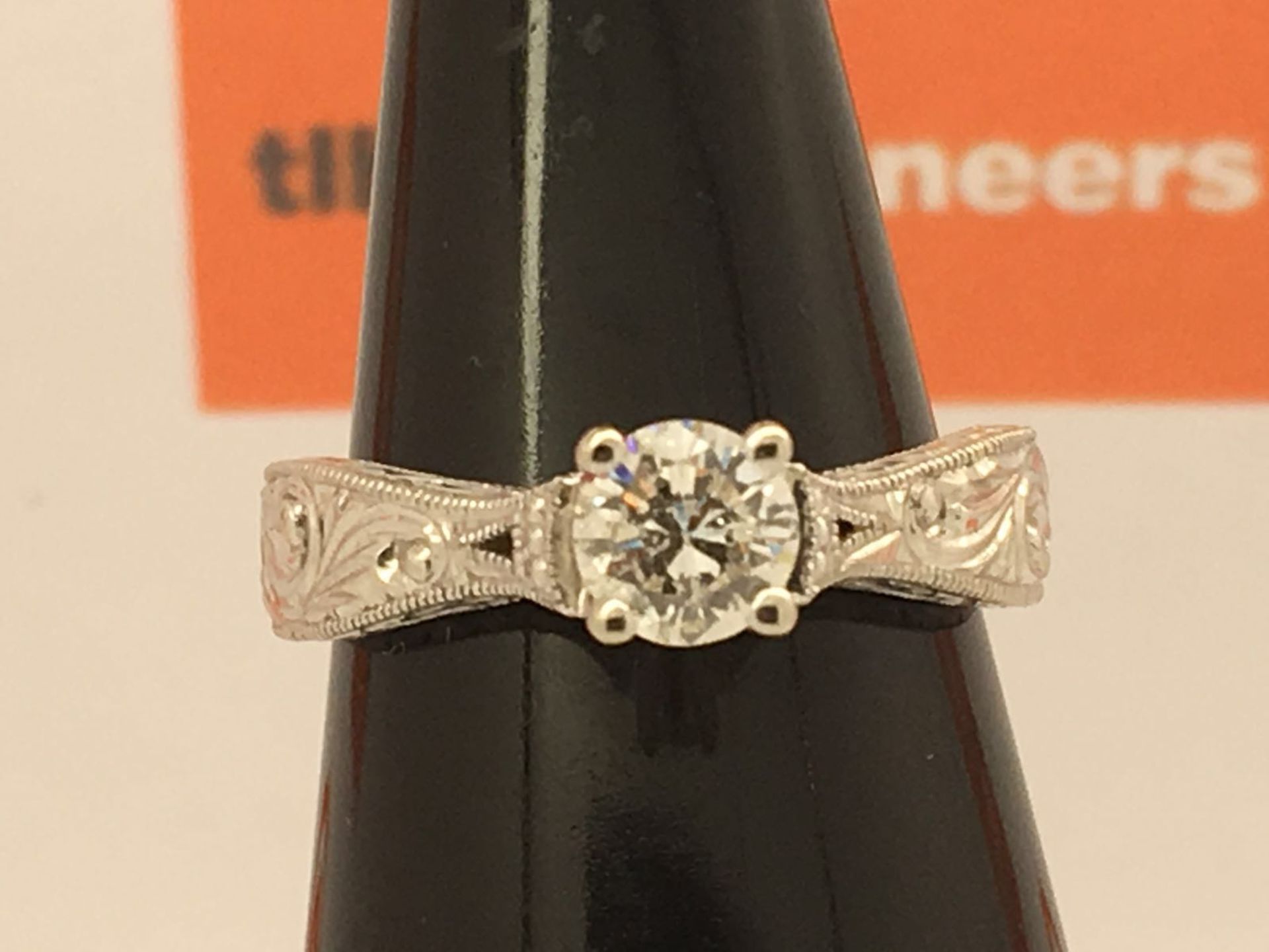 VALUE £2795 STUNNING DIAMOND SOLITAIRE RING SET ON A WHITE GOLD SHANK, VERY UNUSUAL FILIGREE