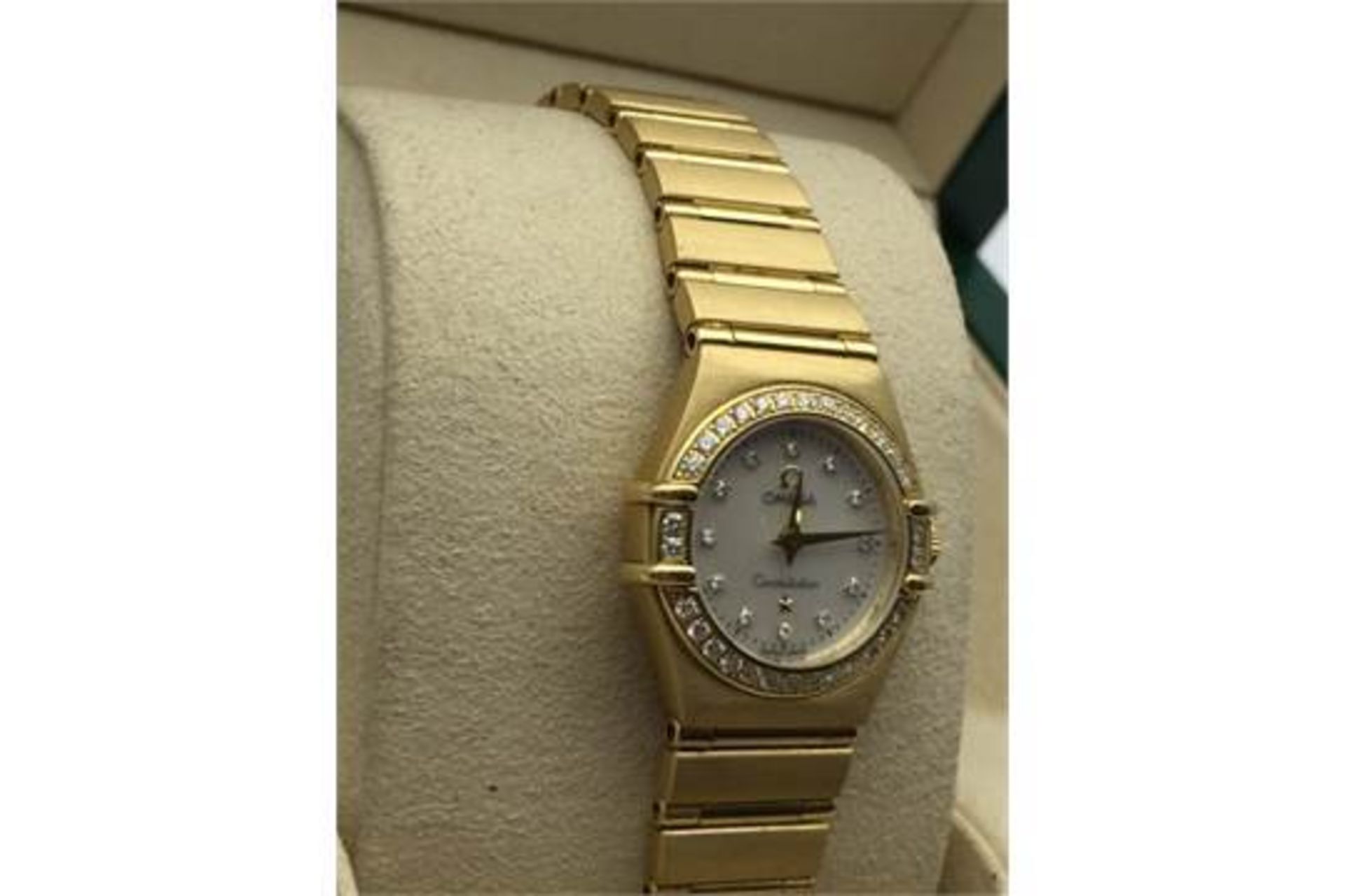 RRP £12,500 LADIES OMEGA CONSTELLATION 18ct SOLID GOLD ALL FACTORY SET DIAMONDS TO THE BEZEL & - Image 3 of 5