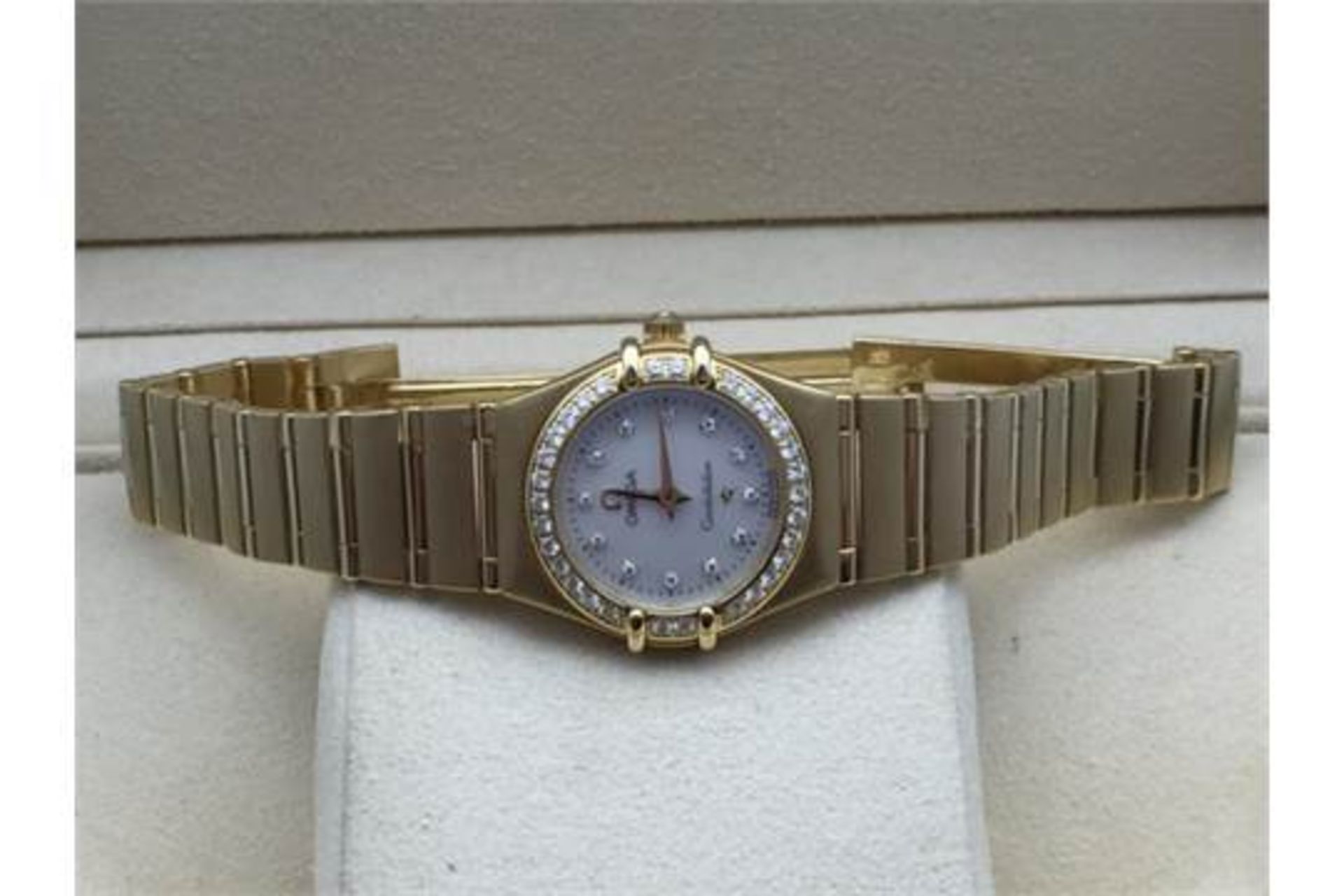 RRP £12,500 LADIES OMEGA CONSTELLATION 18ct SOLID GOLD ALL FACTORY SET DIAMONDS TO THE BEZEL & - Image 4 of 5