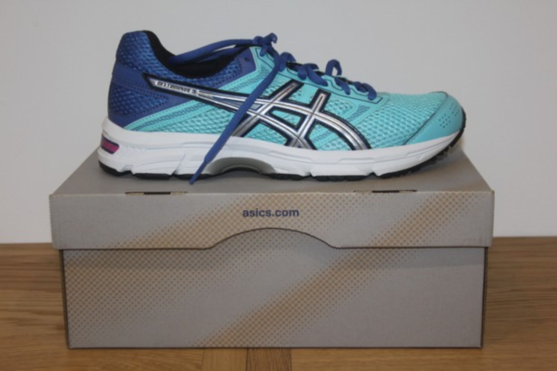 BOXED BRAND NEW ASICS SHOES SIZE US10 RRP £85 (DSSALVAGE)