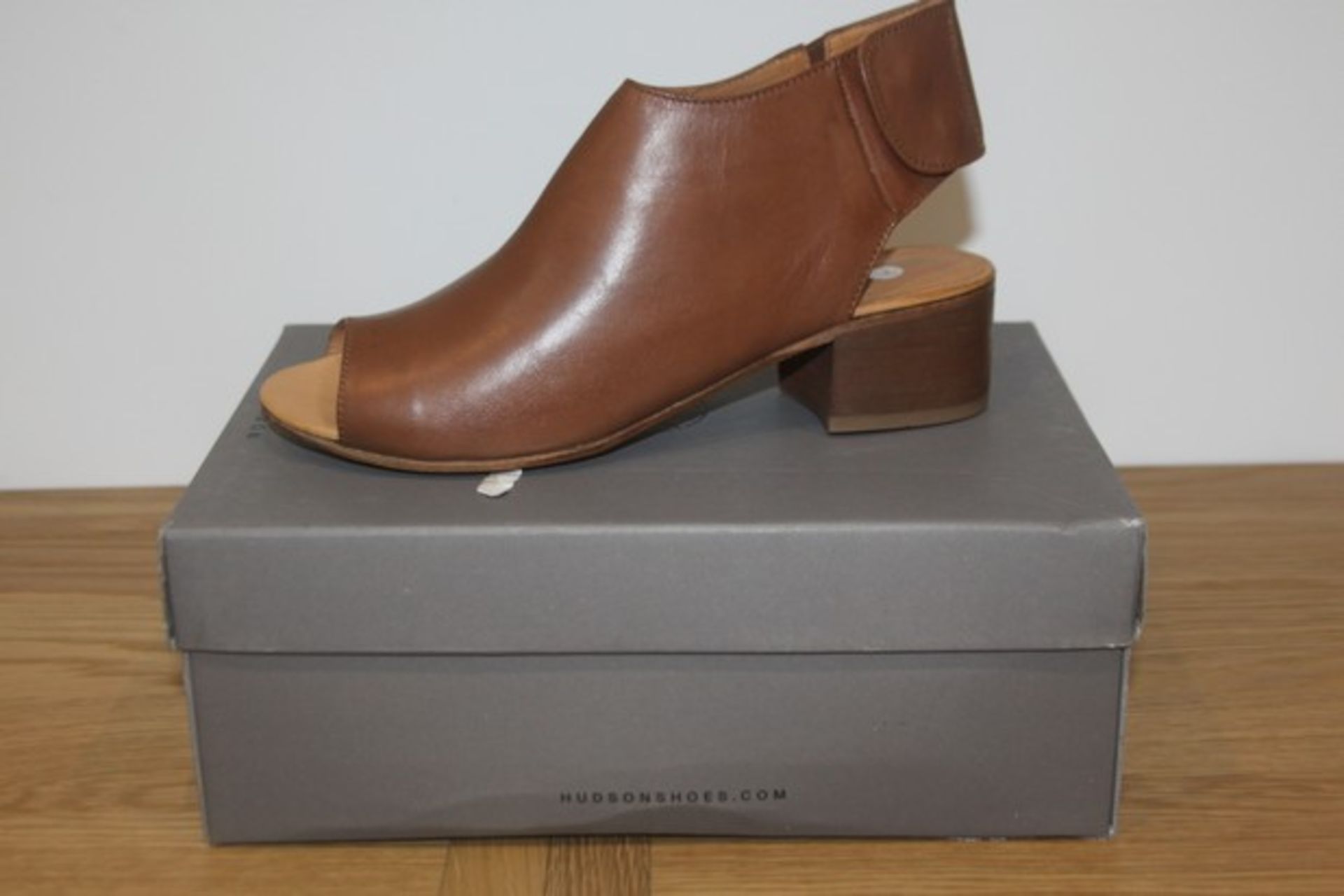 BOXED BRAND NEW HUDSON SHOES SIZE 6 RRP £90 (DSSALVAGE)
