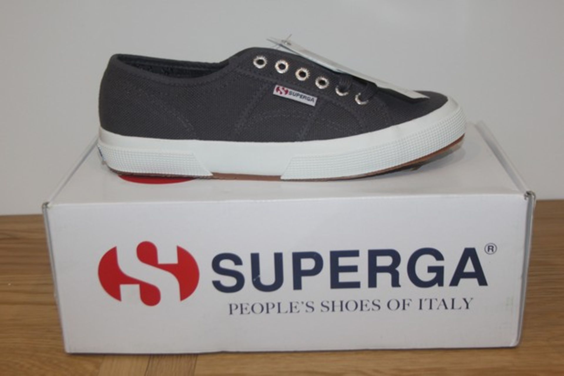 BOXED BRAND NEW SUPERGA SHOES SIZE 7 RRP £55 (DSSALVAGE)