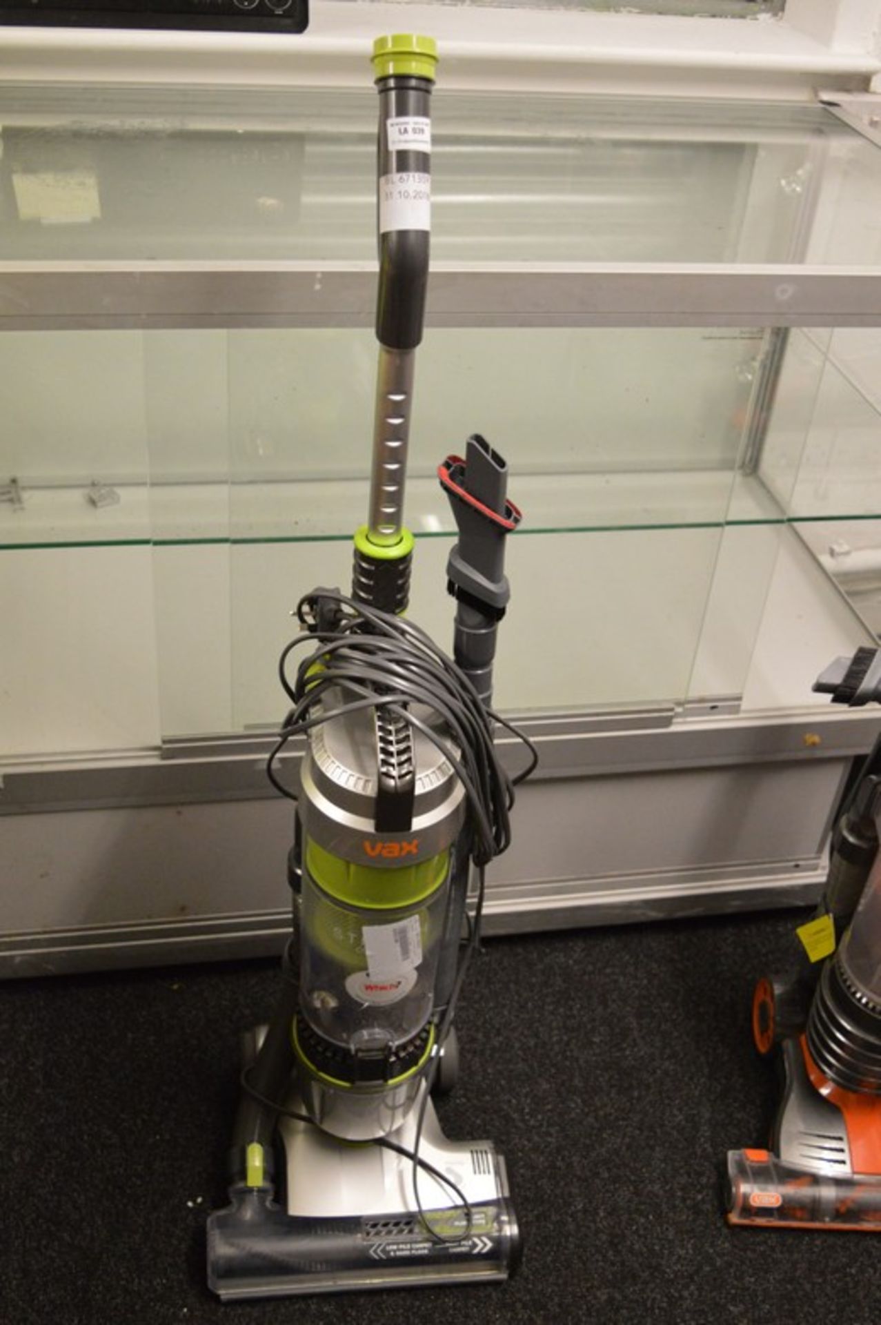 1 x VAX UPRIGHT VACUUM CLEANER RRP £150 02.11.16 *PLEASE NOTE THAT THE BID PRICE IS MULTIPLIED BY