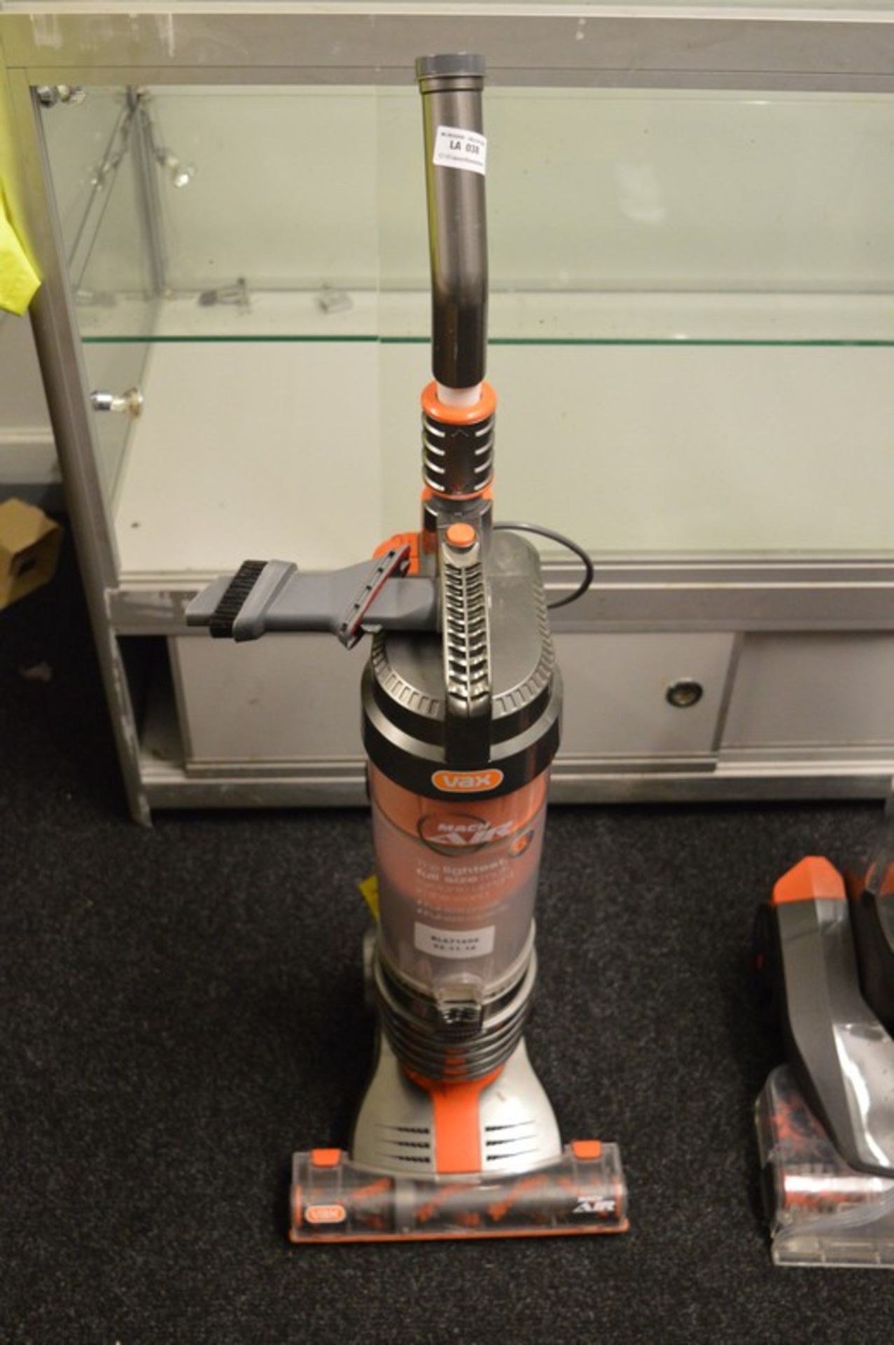 1 x VAX MAX AIR UPRIGHT VACUUM CLEANER RRP £110 02.11.16 *PLEASE NOTE THAT THE BID PRICE IS