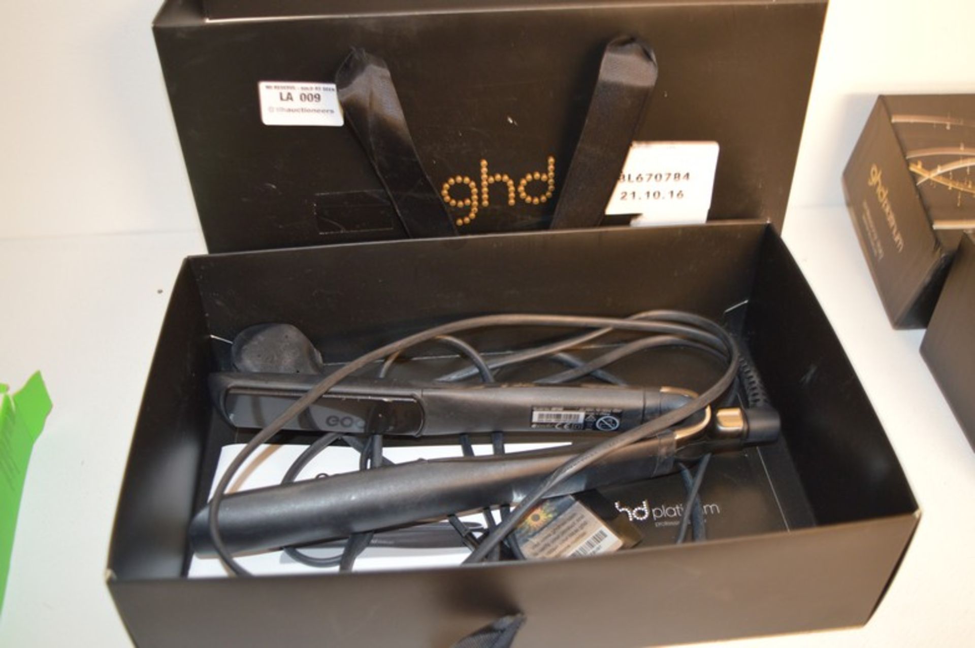 1 x BOXED GHD PLATINUM PROFESSIONAL HAIR STRAIGHTENERS RRP £145 21.10.16 *PLEASE NOTE THAT THE BID