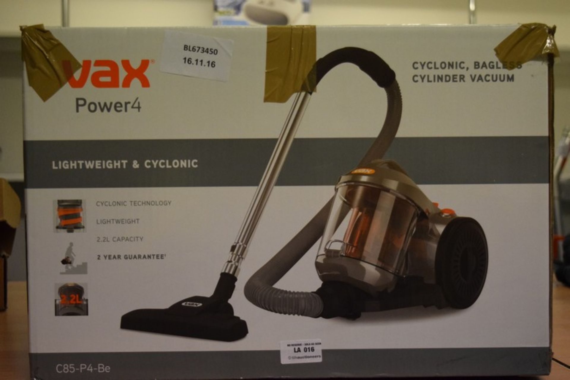 1 x BOXED VAX 4 LIGHTWEIGHT CYCLONE COMPACT VACUUM CLEANER RRP £60 16/11/16 *PLEASE NOTE THAT THE