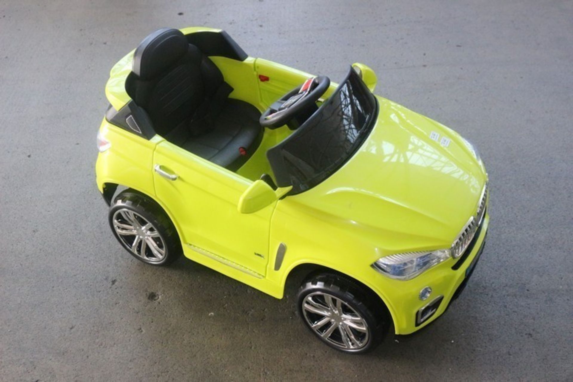 1 x BRAND NEW BOXED BMW SPORTS STYLE CHILDRENS SIT AND RIDE CAR IN LIME GREEN WITH FORWARD/BACKWARD,