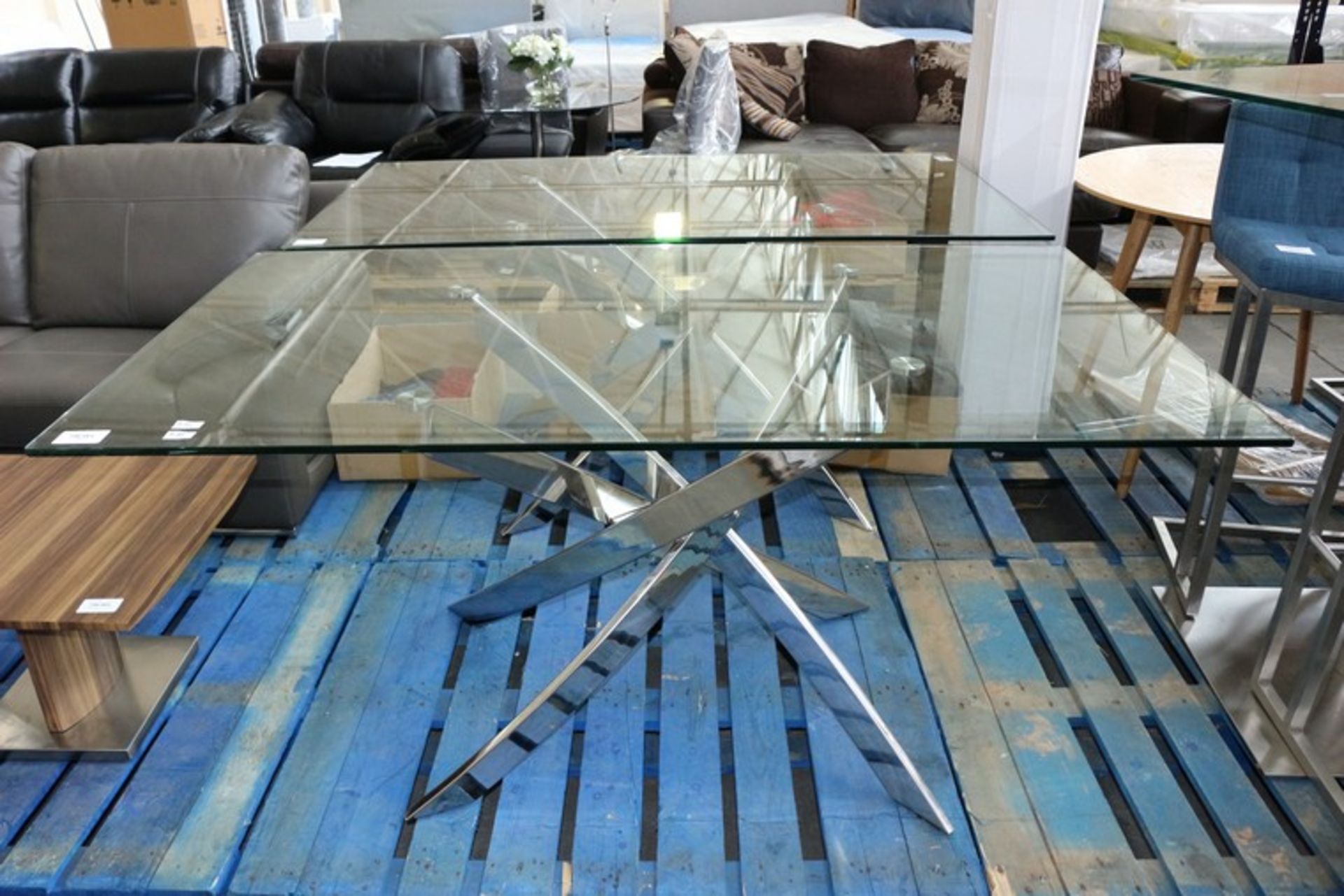 1 x CALMAR CLEAR GLASS AND STAINLESS STEEL RECTANGULAR DINING TABLE RRP £400 *PLEASE NOTE THAT THE