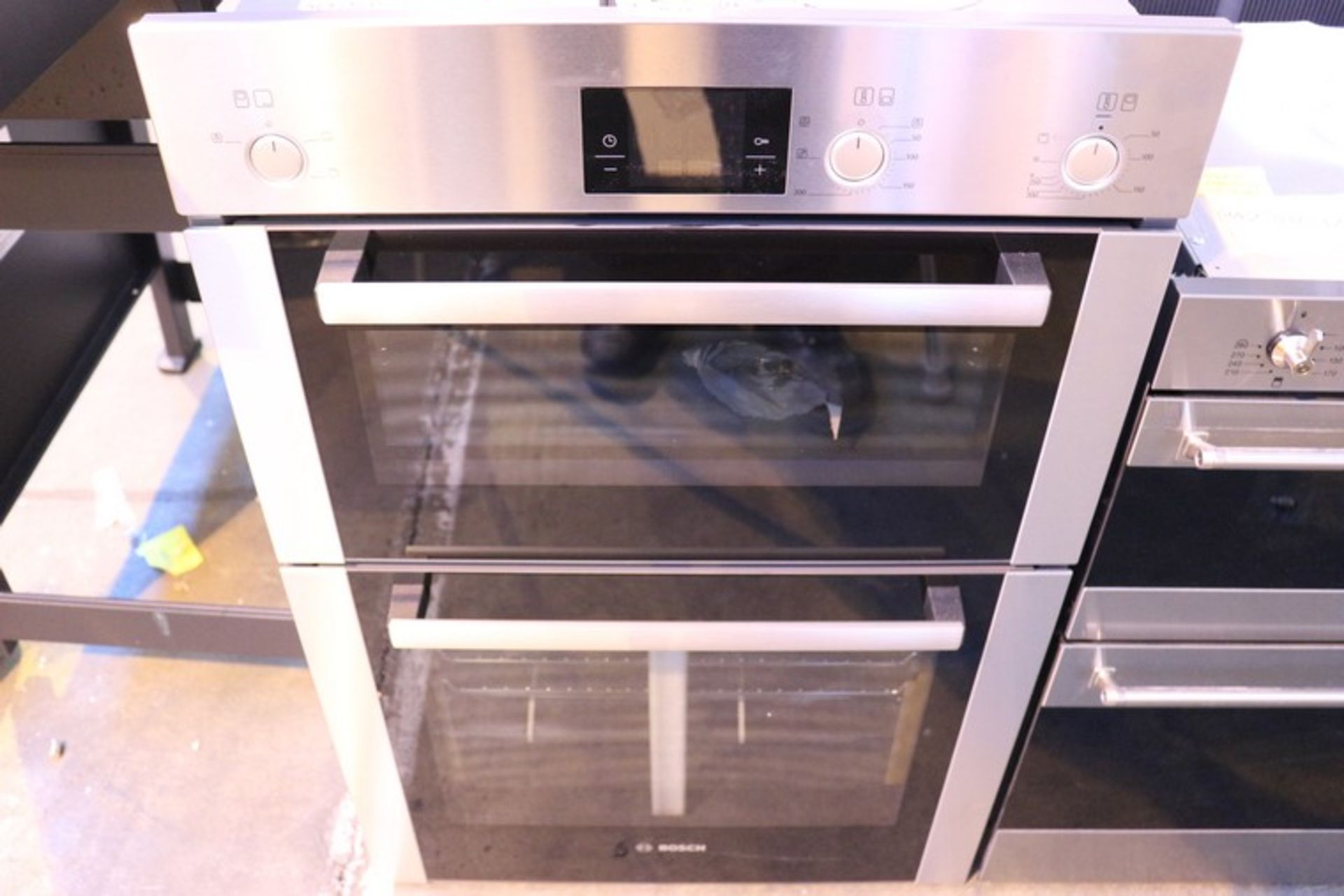 1 x BOSCH STAINLESS STEEL FULLY INTEGRATED TWIN CAVITY DOUBLE ELECTRIC OVEN (2359424) *PLEASE NOTE