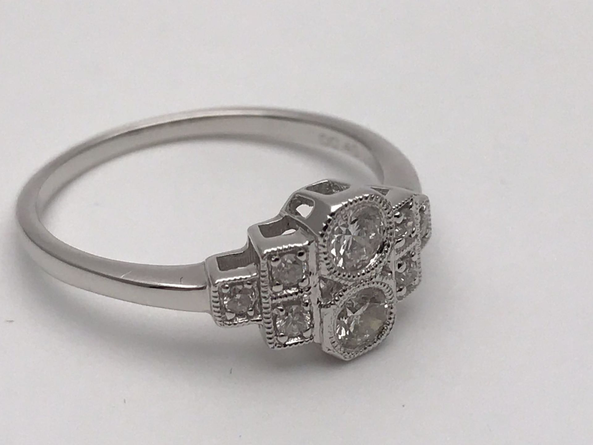 RRP £3000 A STUNNING WHITE GOLD DIAMOND RING COMPRISING 8 BRILLIANT ROUND DIAMONDS OF TOP QUALITY-